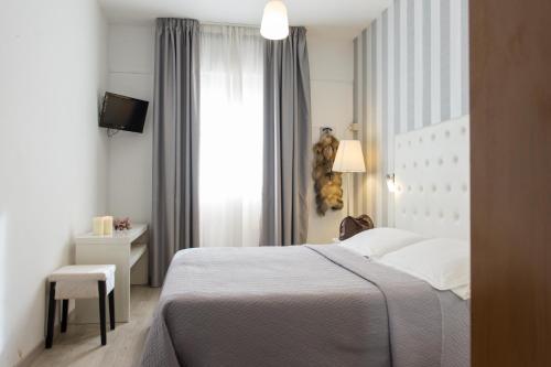 Double or Twin Room - Photo 3