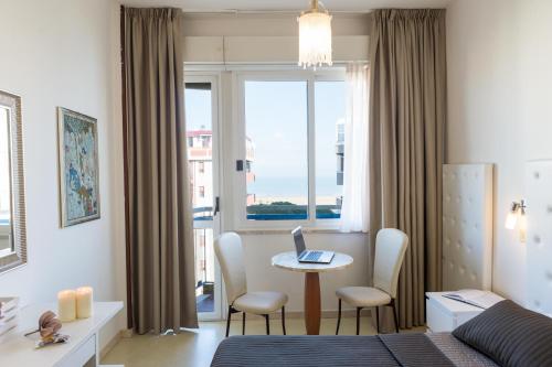 Double or Twin Room with Balcony photo 3