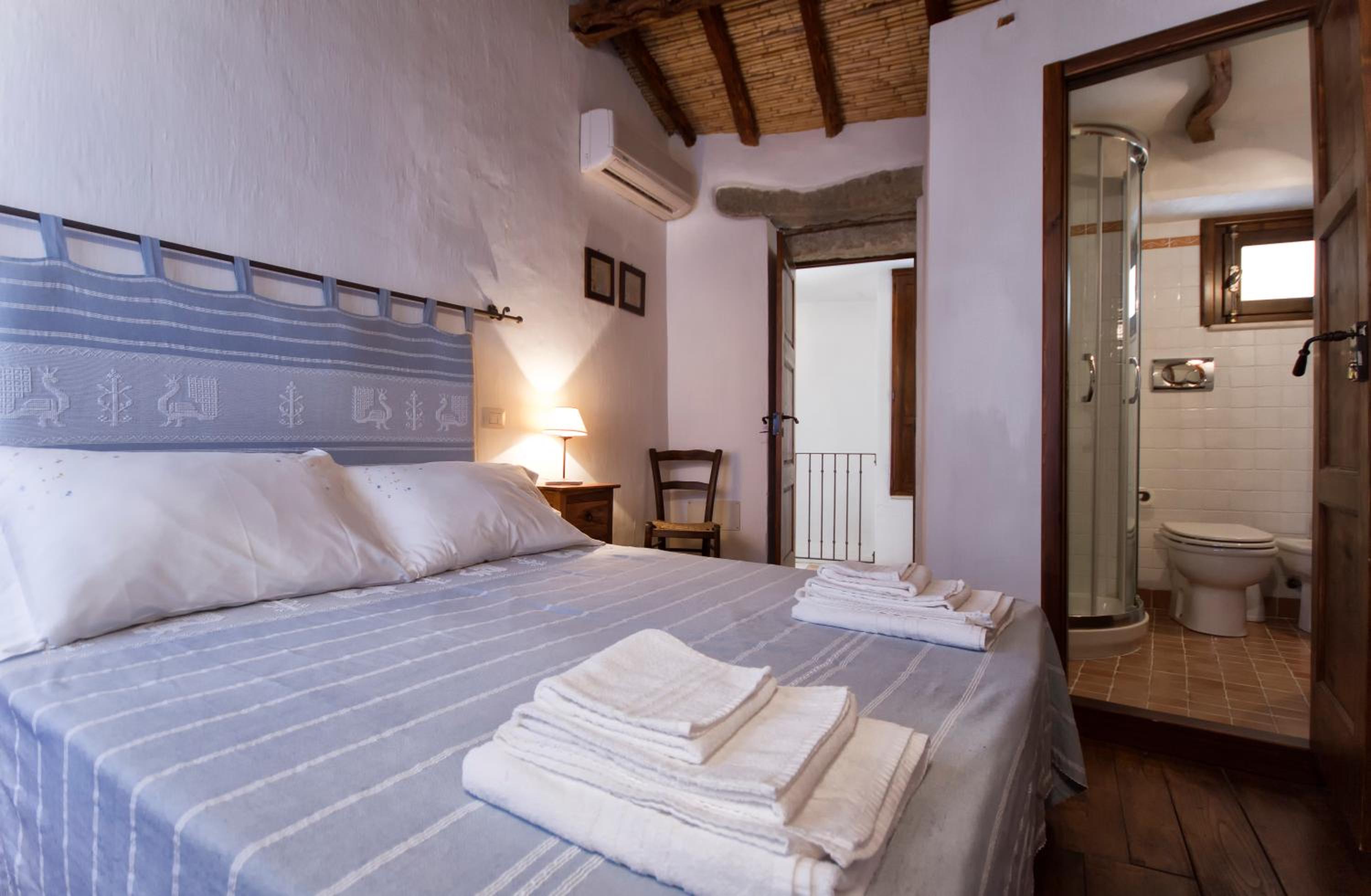 Two-Bedroom House - Photo 2