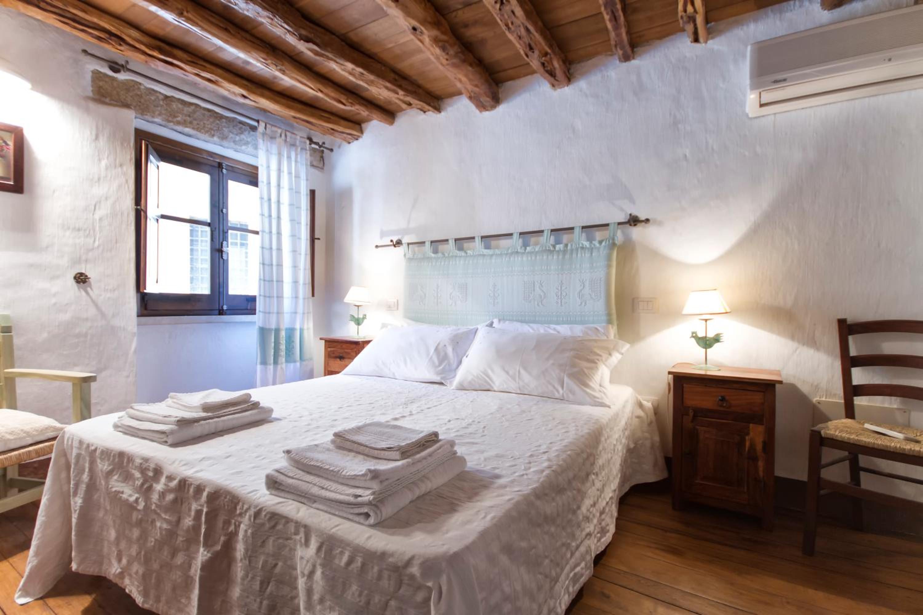Two-Bedroom House - Photo 1