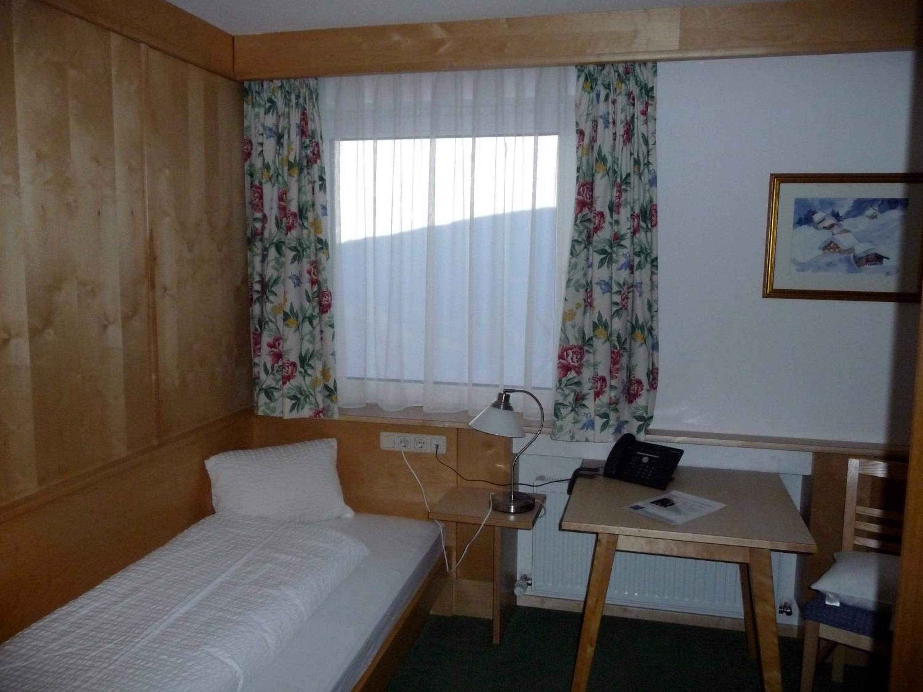 Single Room photo 3