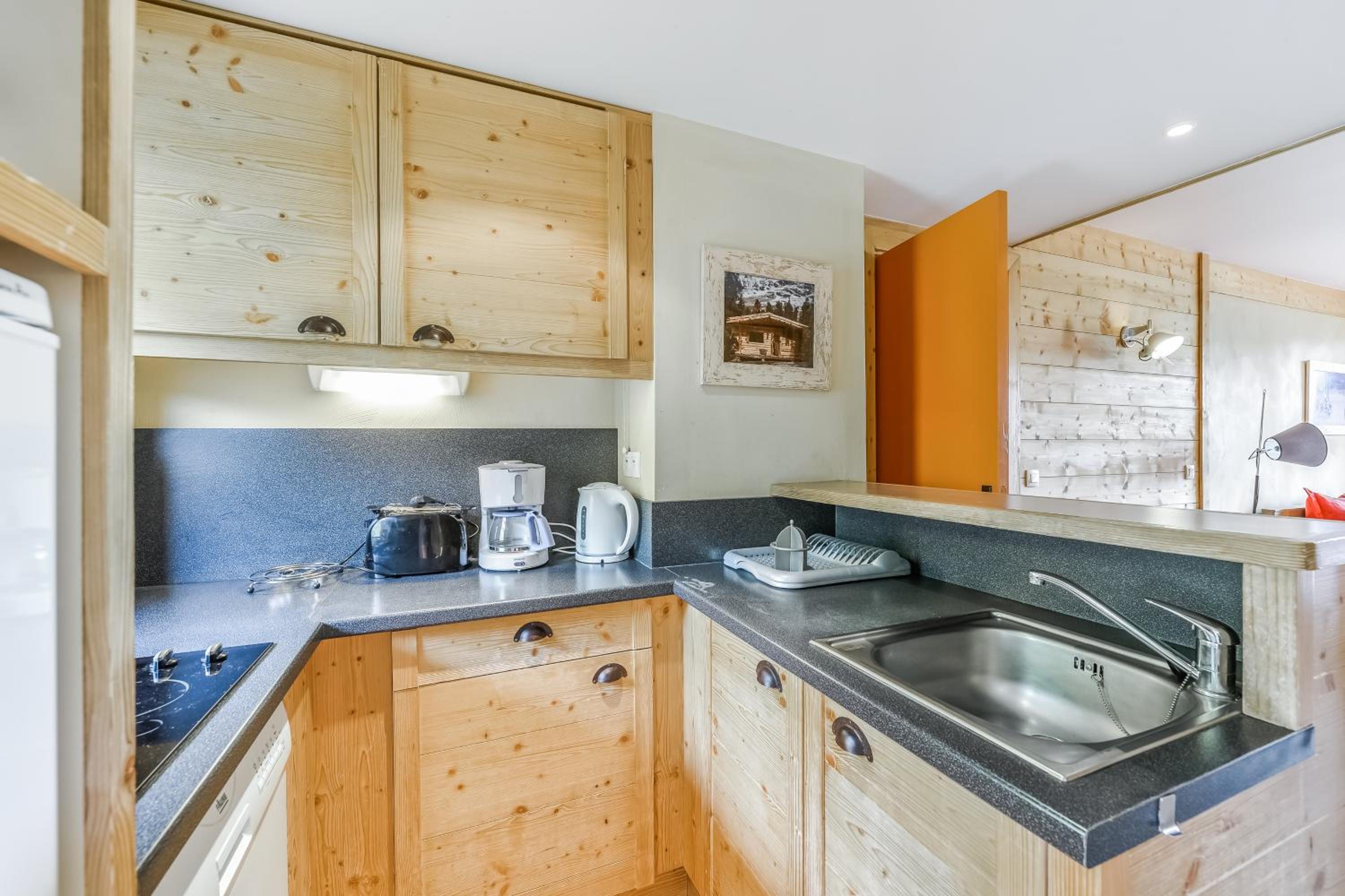 Select Two-Bedroom Apartment (7 People) photo 2