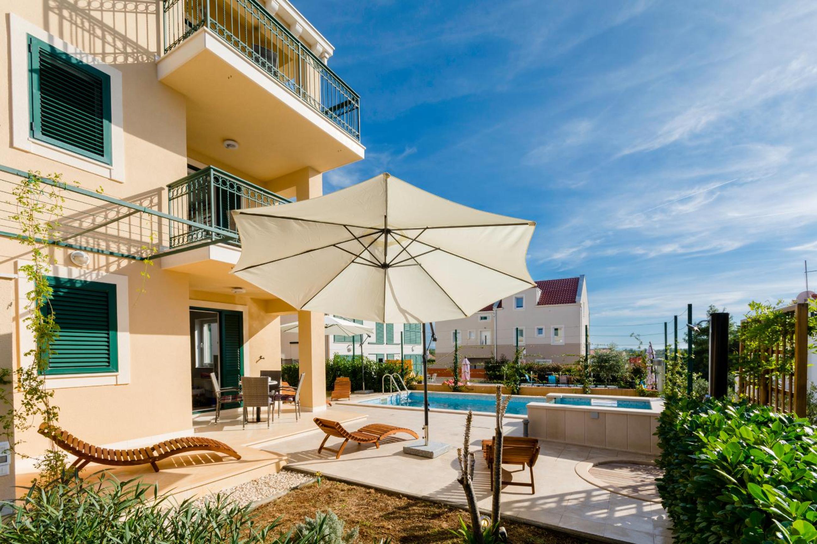Apartment with Pool View  photo 2
