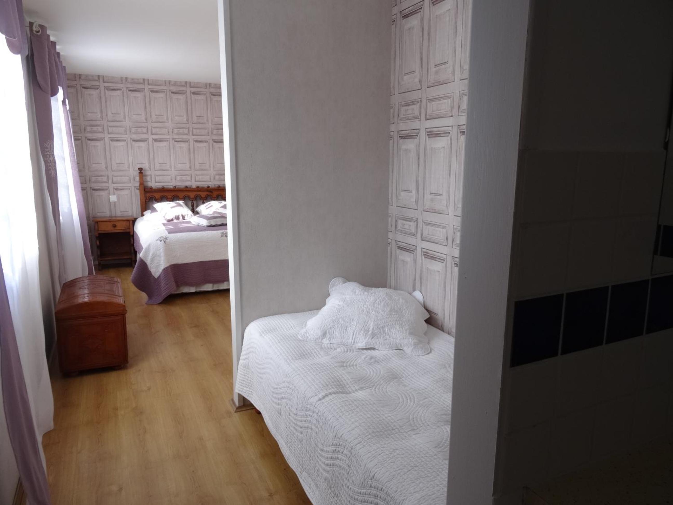 Triple Room with Private Bathroom - Photo 2