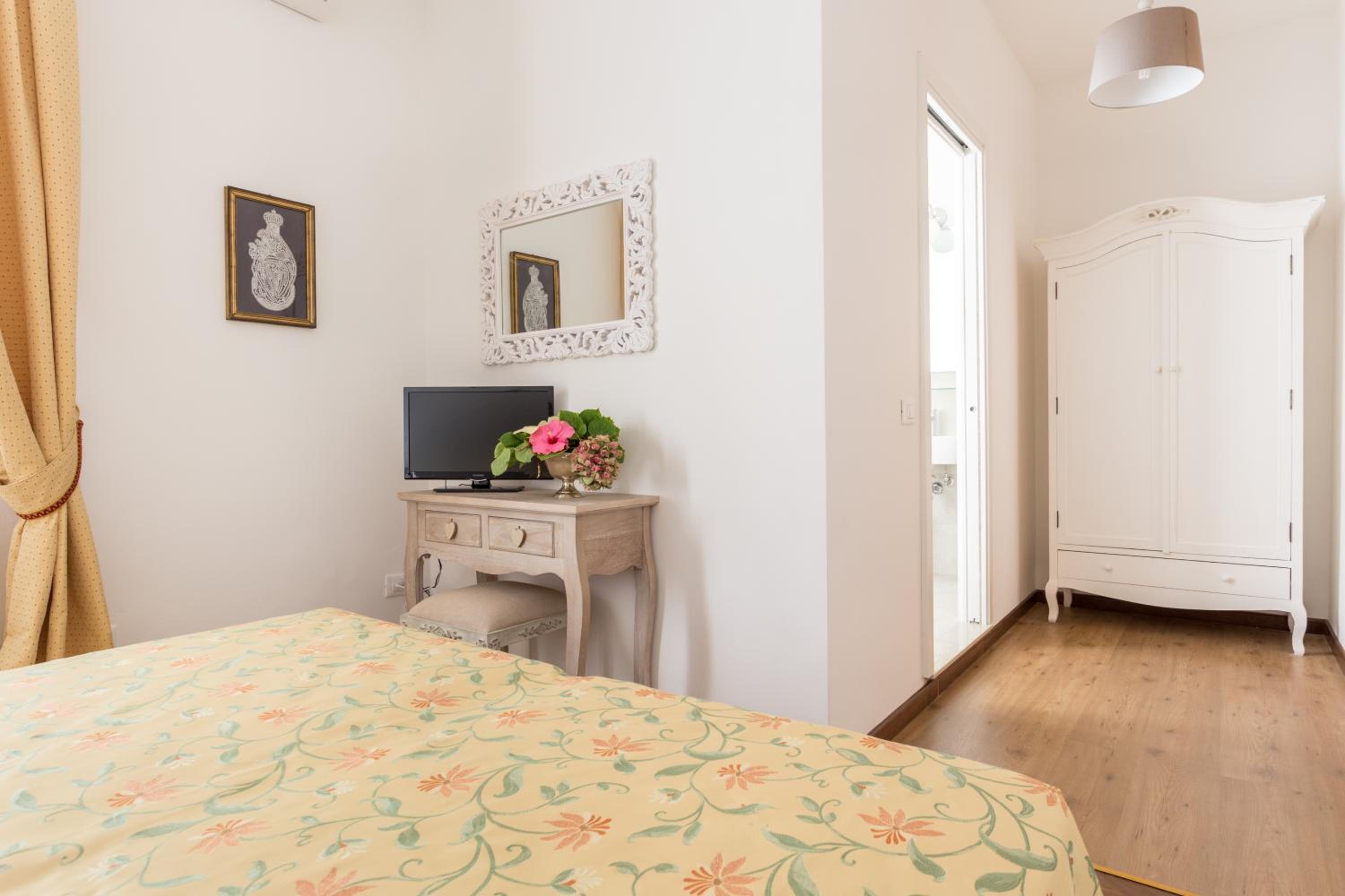 Deluxe Double or Twin Room with Balcony photo 2