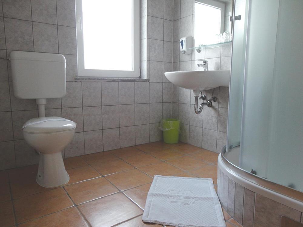 Basic Triple Room - Photo 14