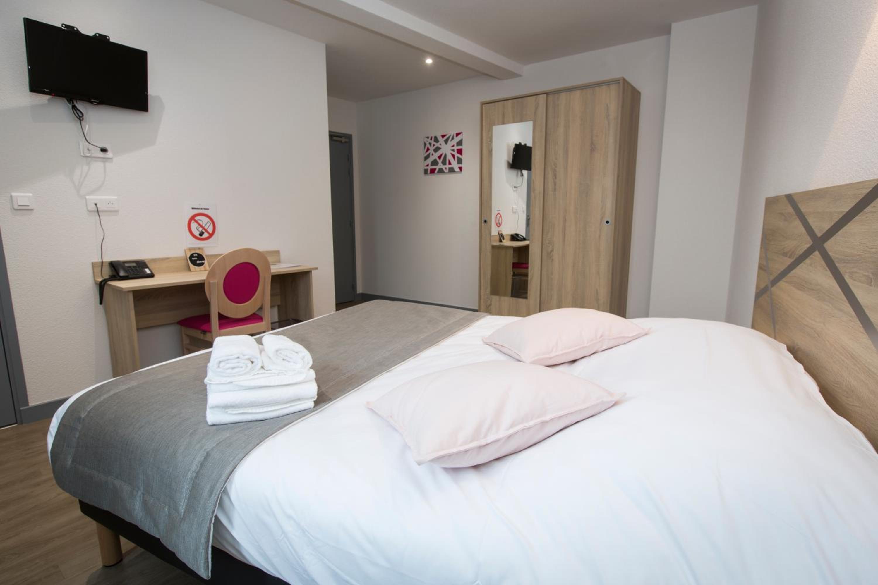 Double Room - Disability Access photo 3
