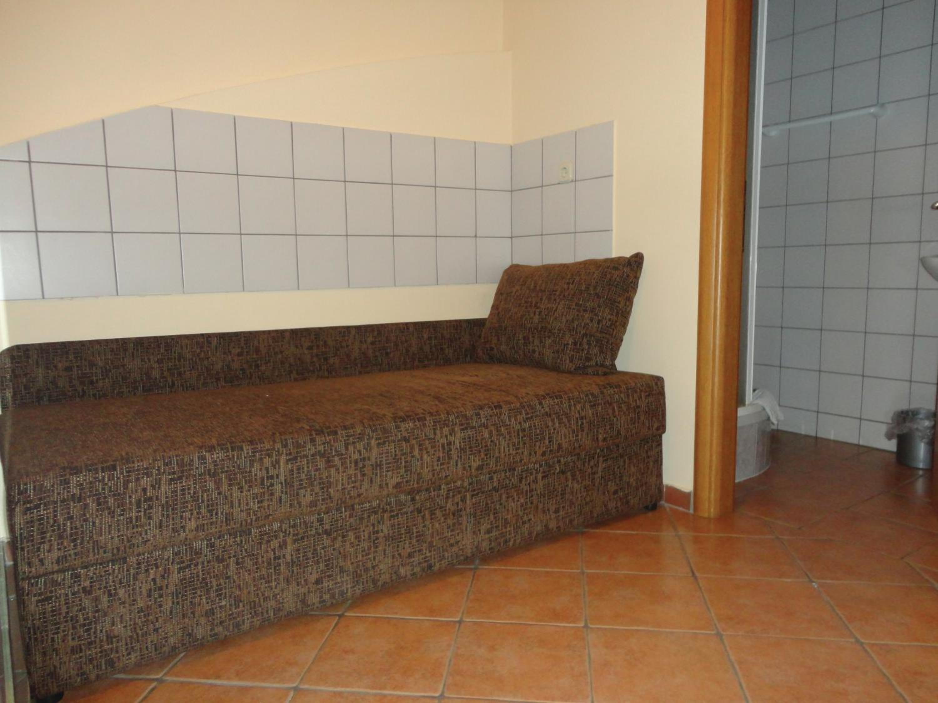 Budget Triple Room - Photo 13