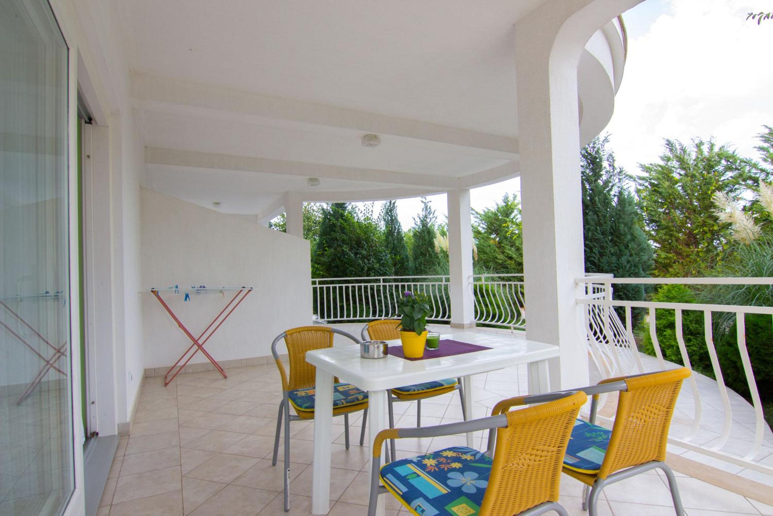 Apartment with Terrace and Garden View - Photo 3