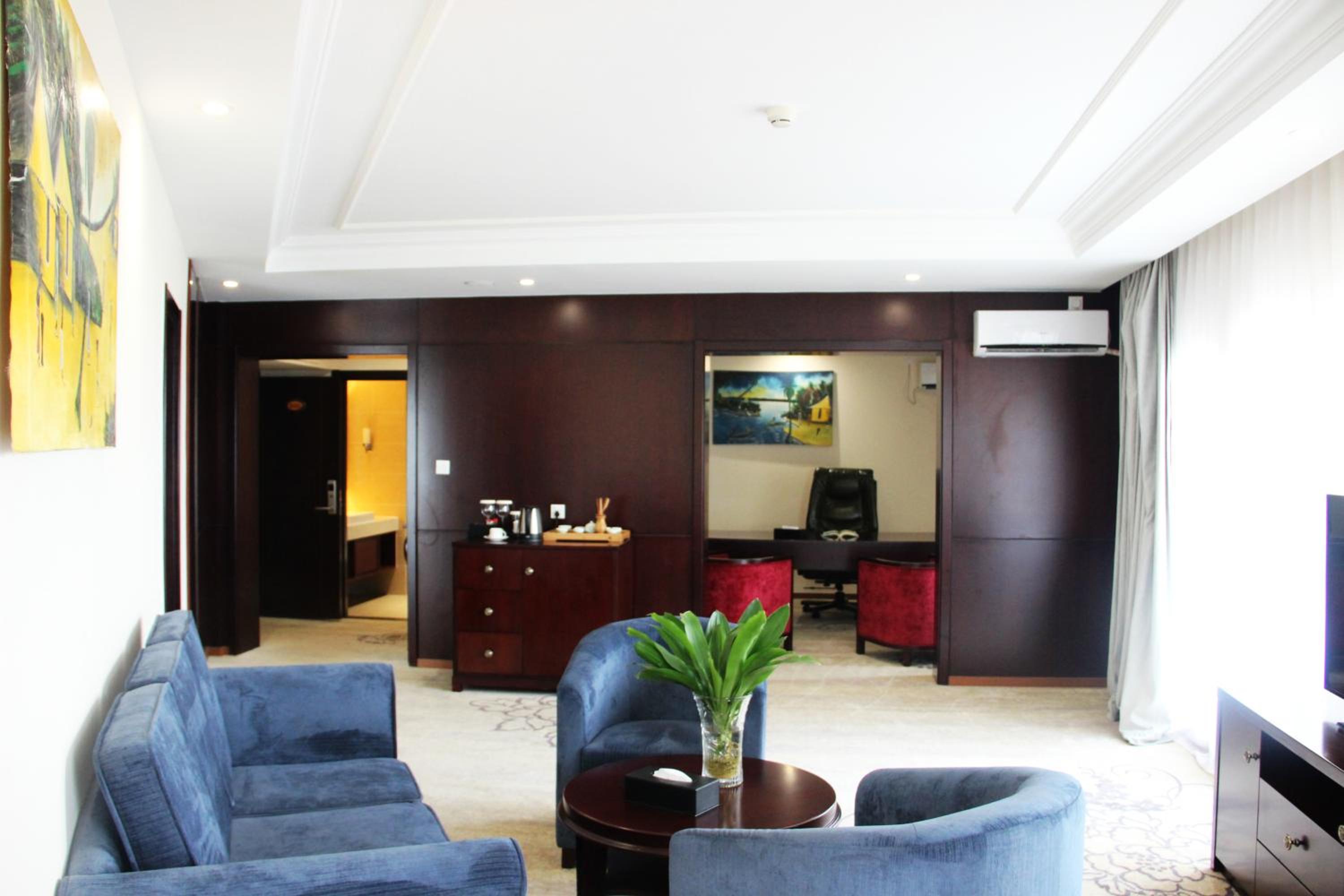 Deluxe Suite photo 3