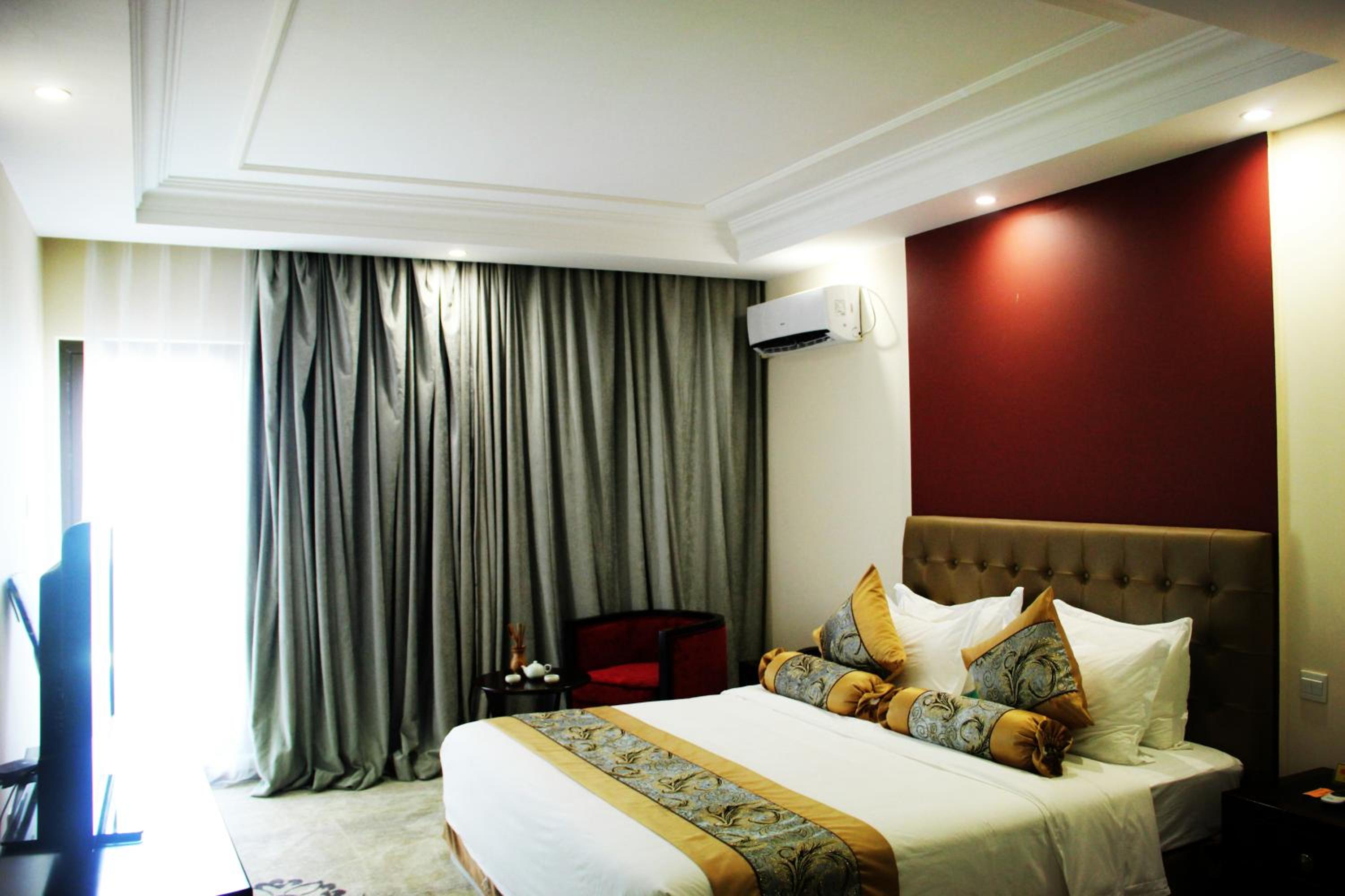 Deluxe Suite