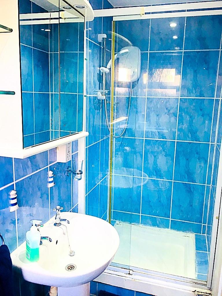 Self Contained private Annexe/ENSUITE with Garden photo 2