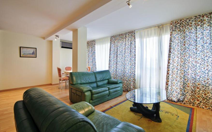 Three-Bedroom Apartment photo 3