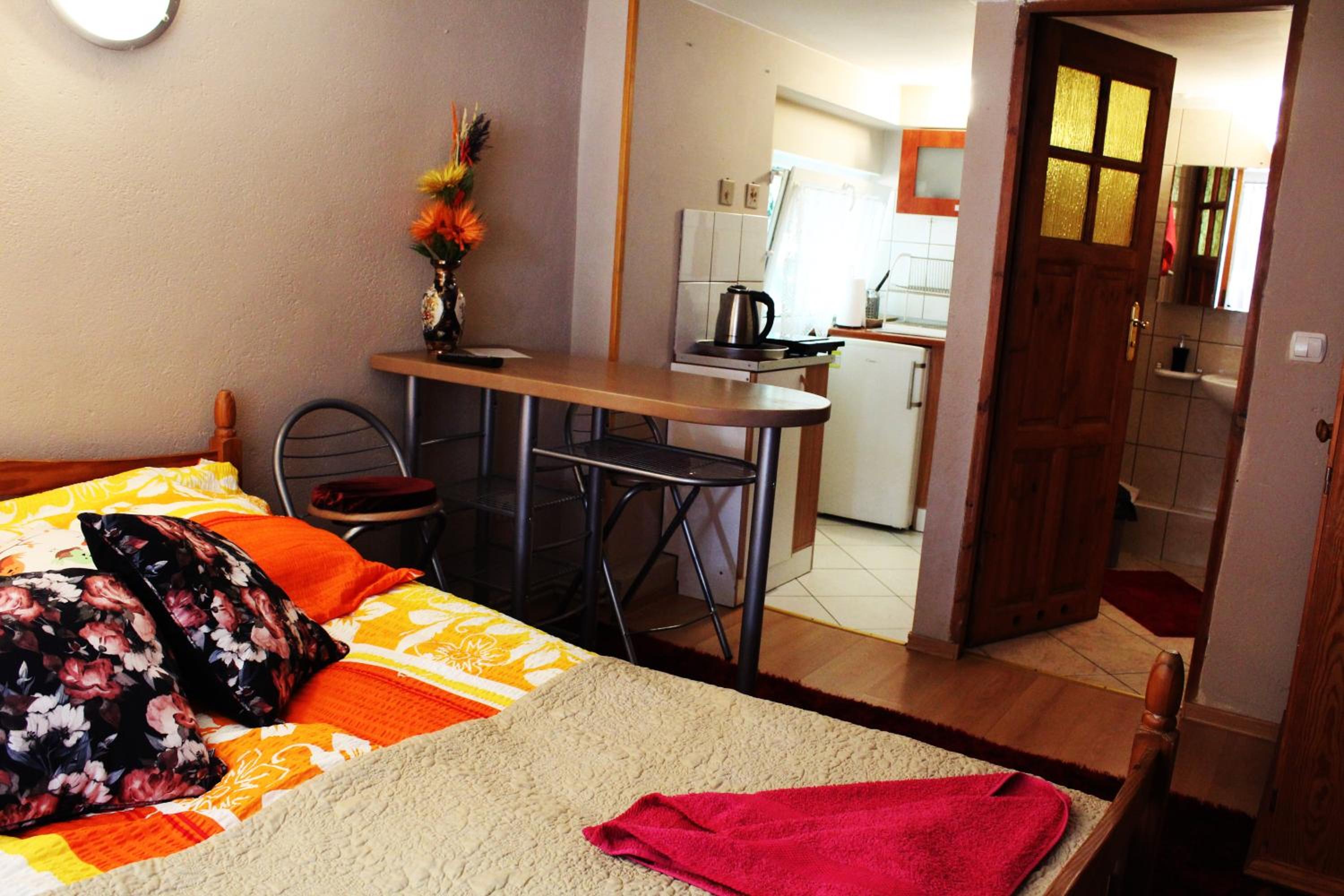 Standard Queen Room - Photo 9