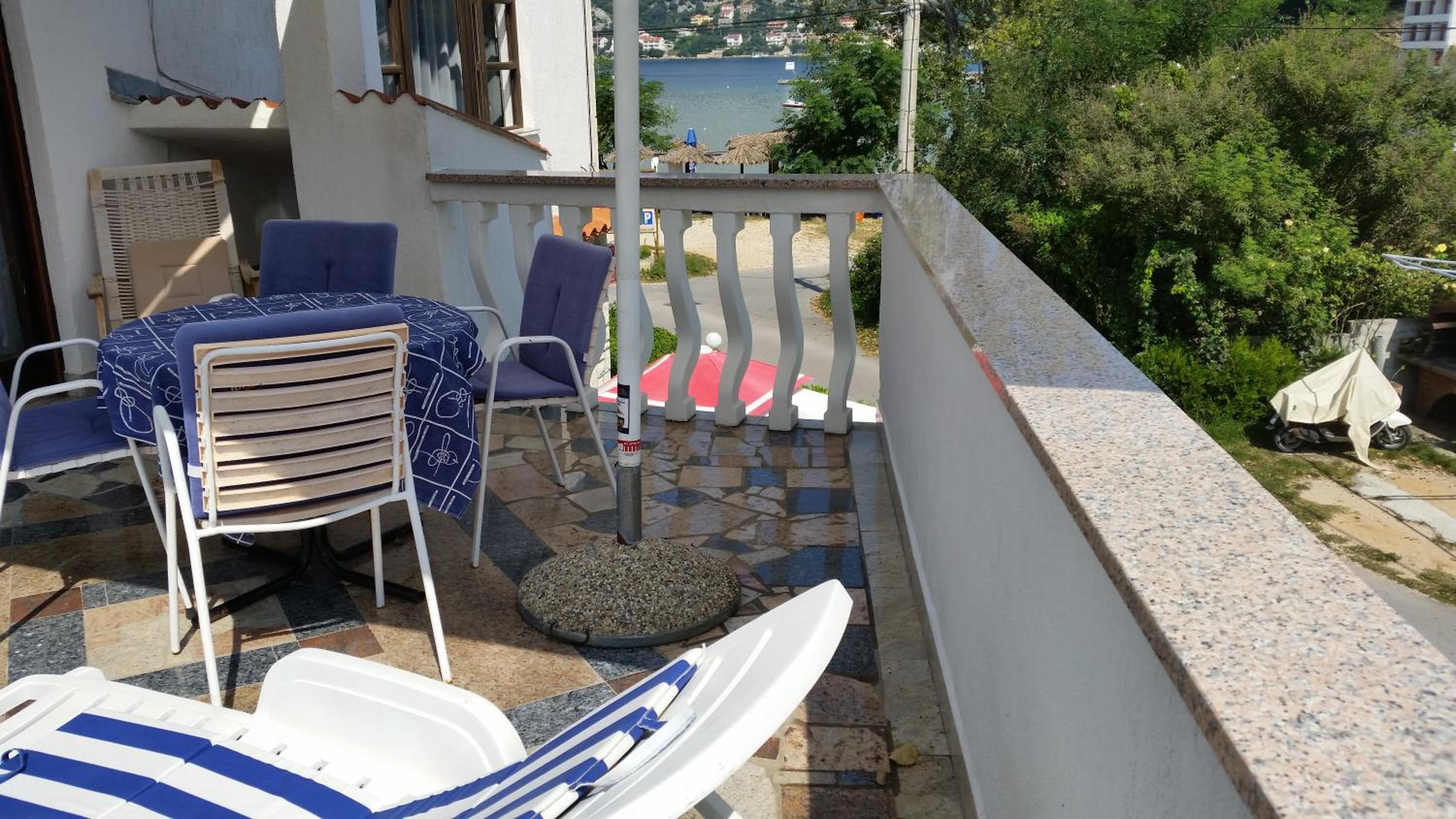 Apartment with Terrace - Photo 8