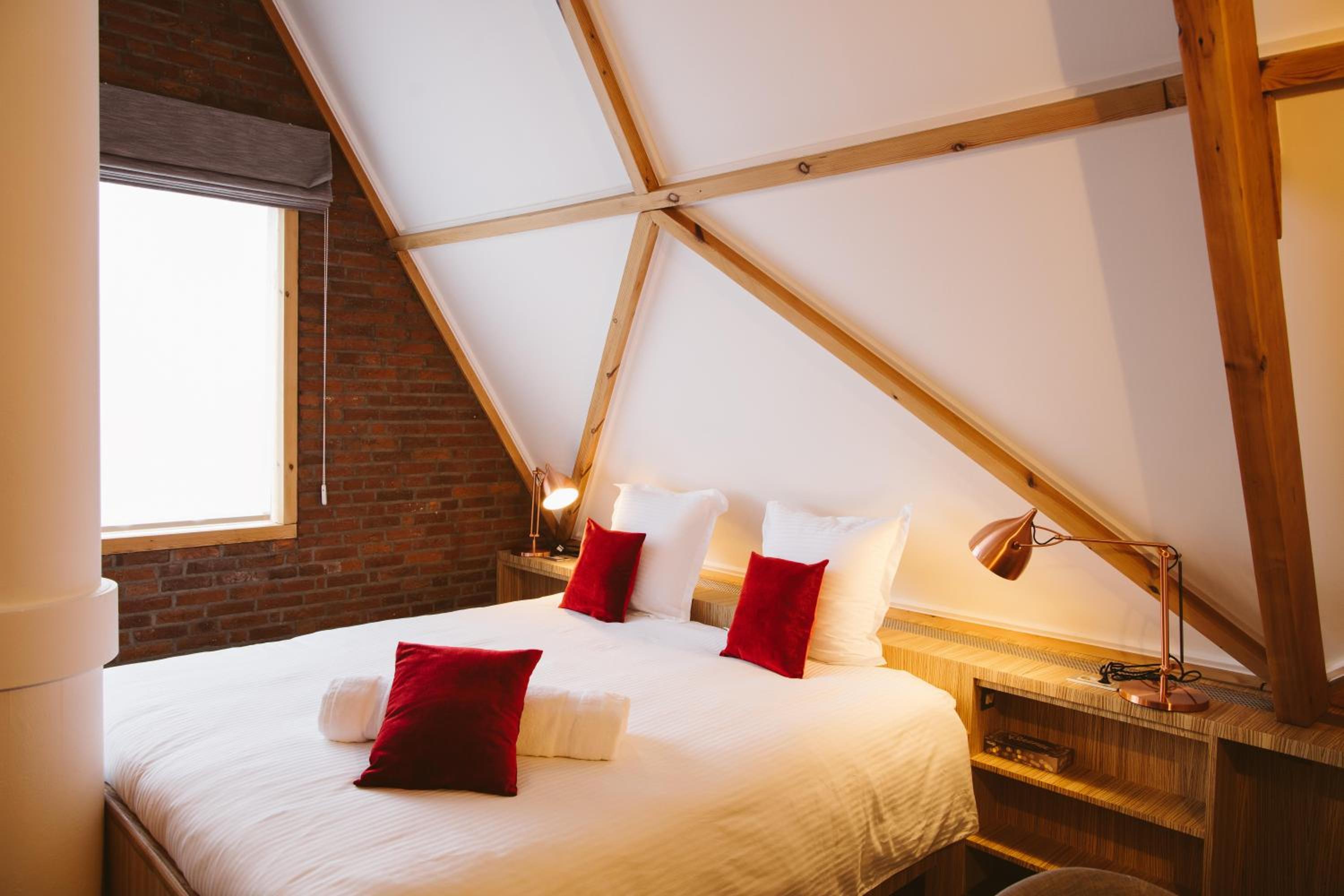 Deluxe Double Room (2 Adults + 1 Child) photo 1