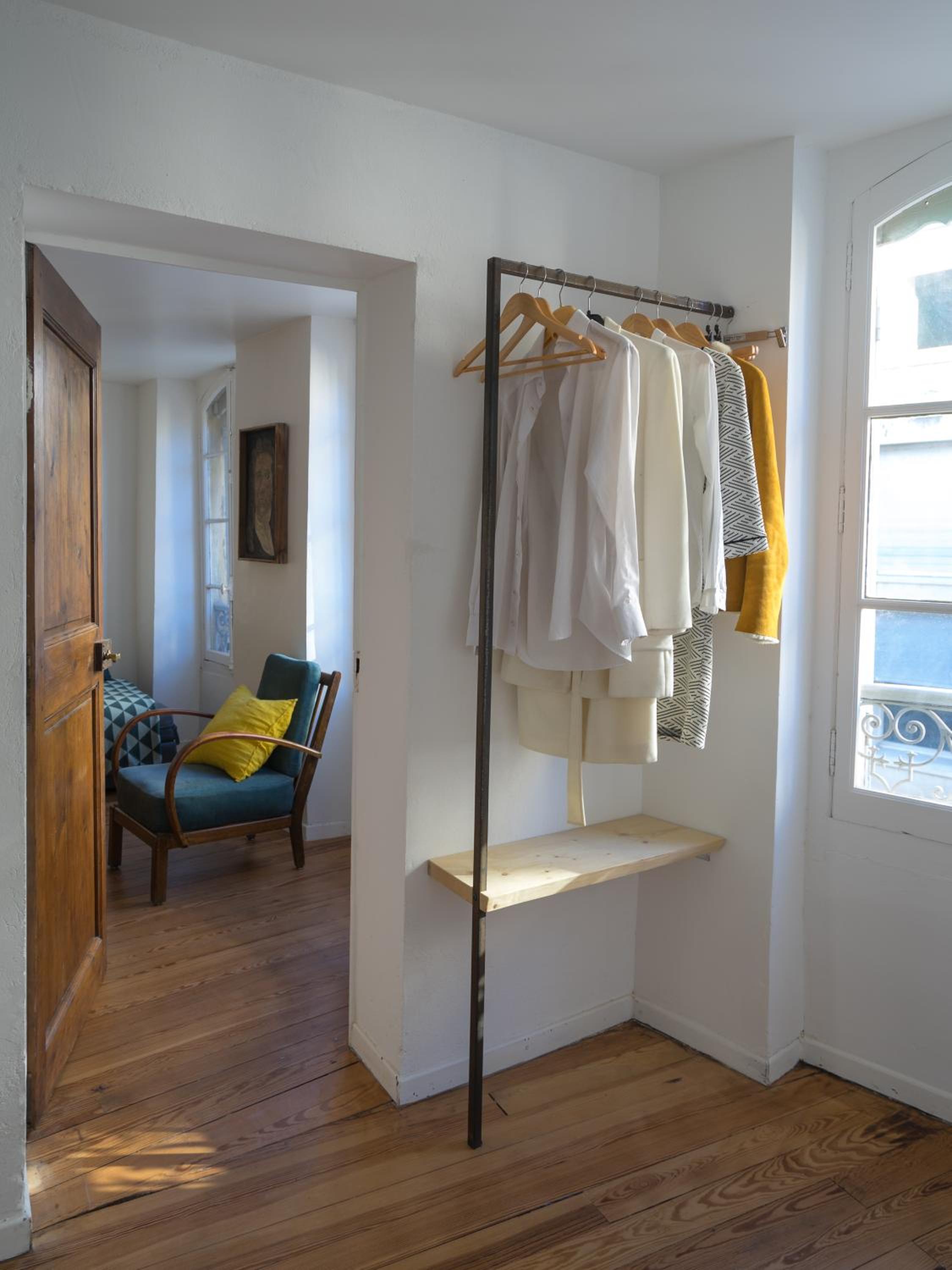 One-Bedroom Apartment - Photo 2