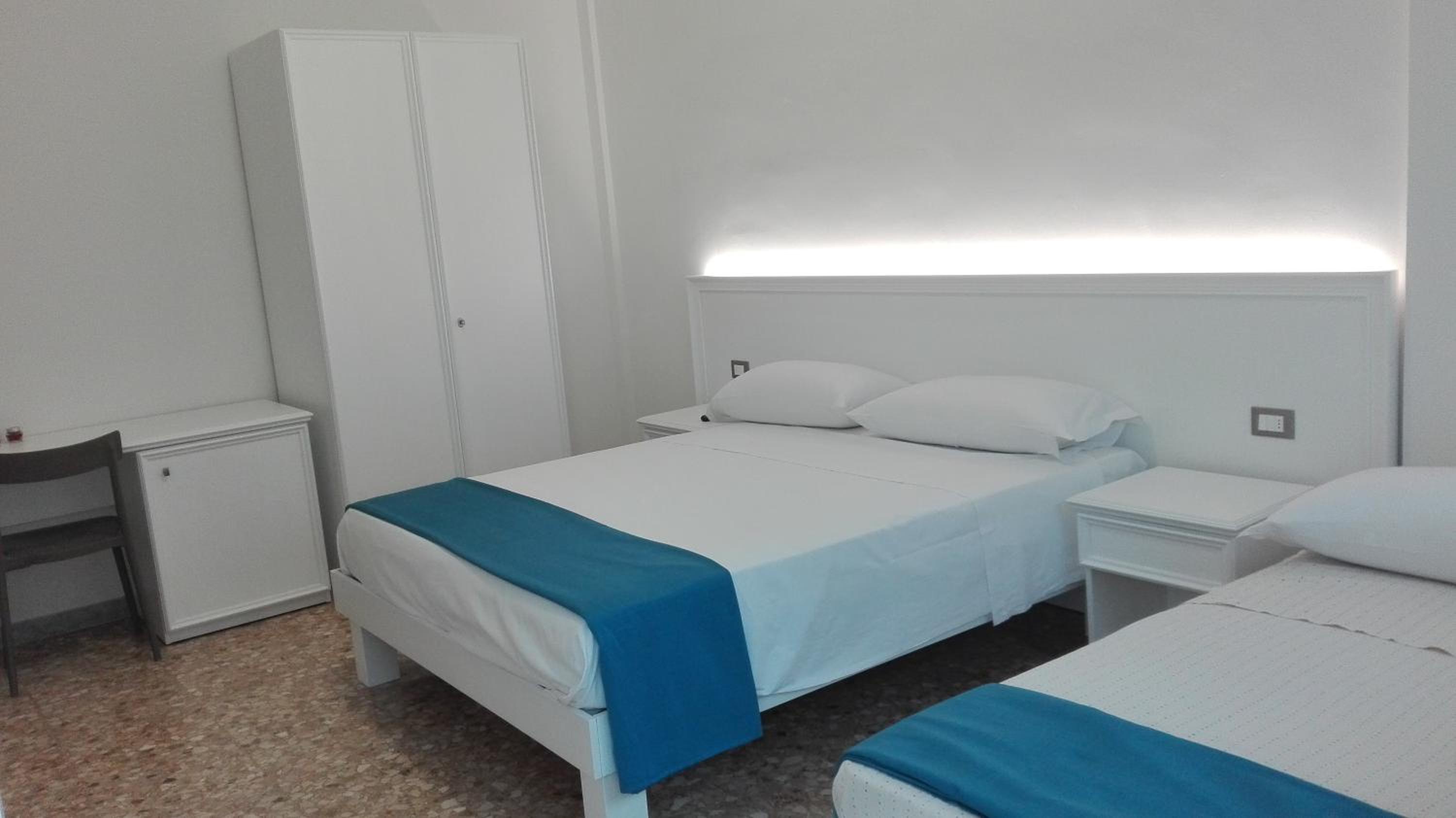 Double Room with Extra Bed - Photo 23