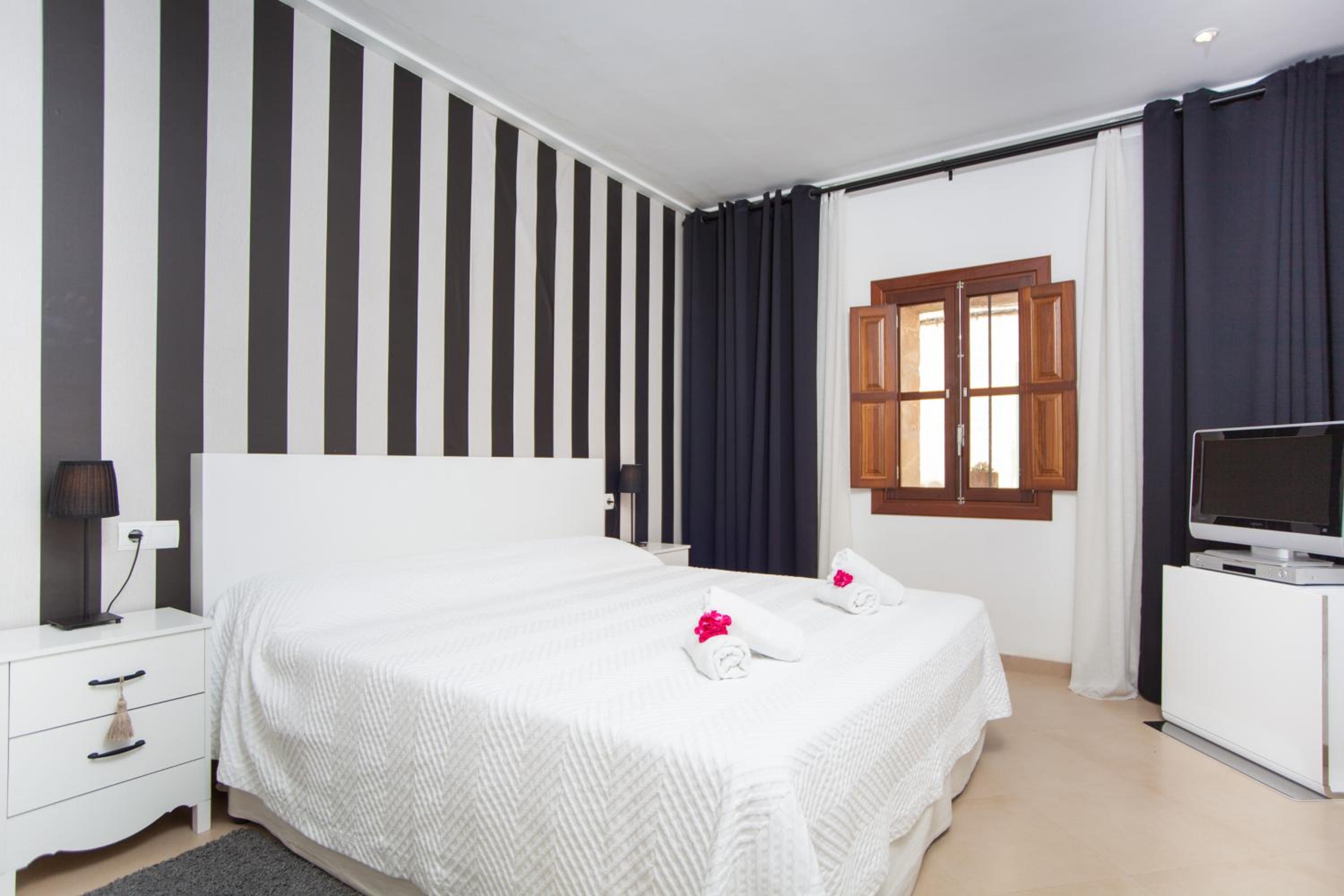 Three-Bedroom Villa photo 3