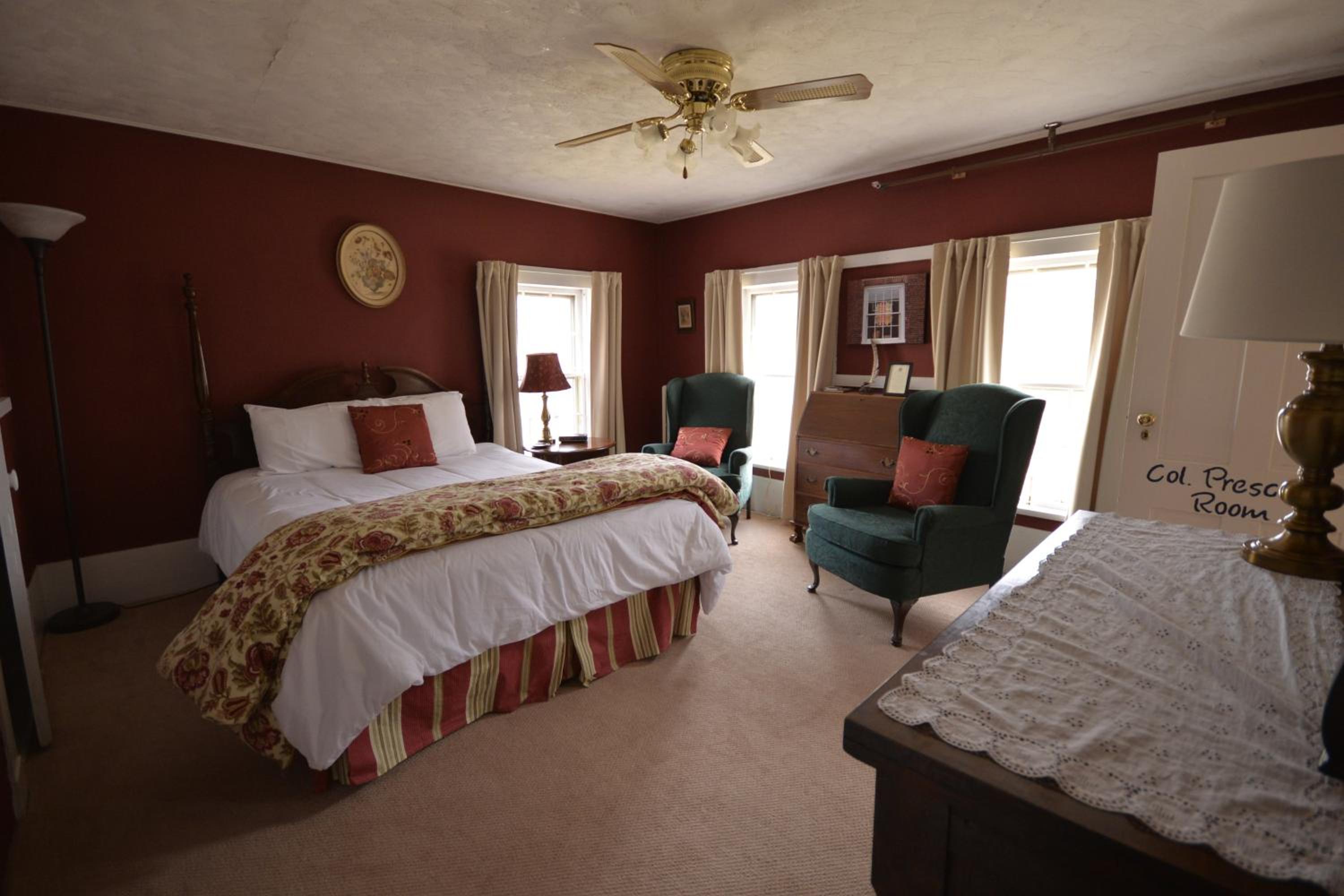 Queen Room photo 1