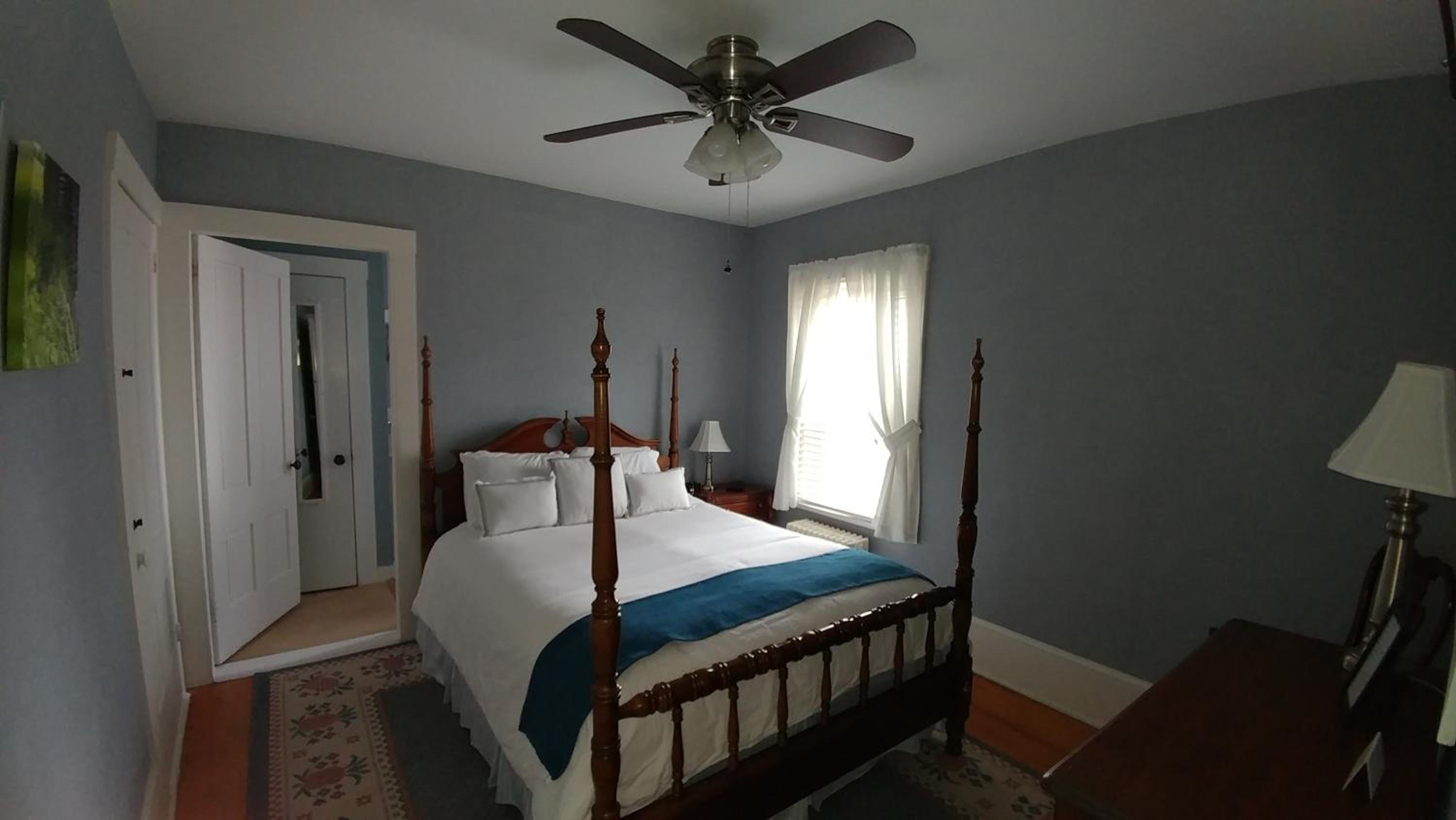 Standard Queen Room photo 3