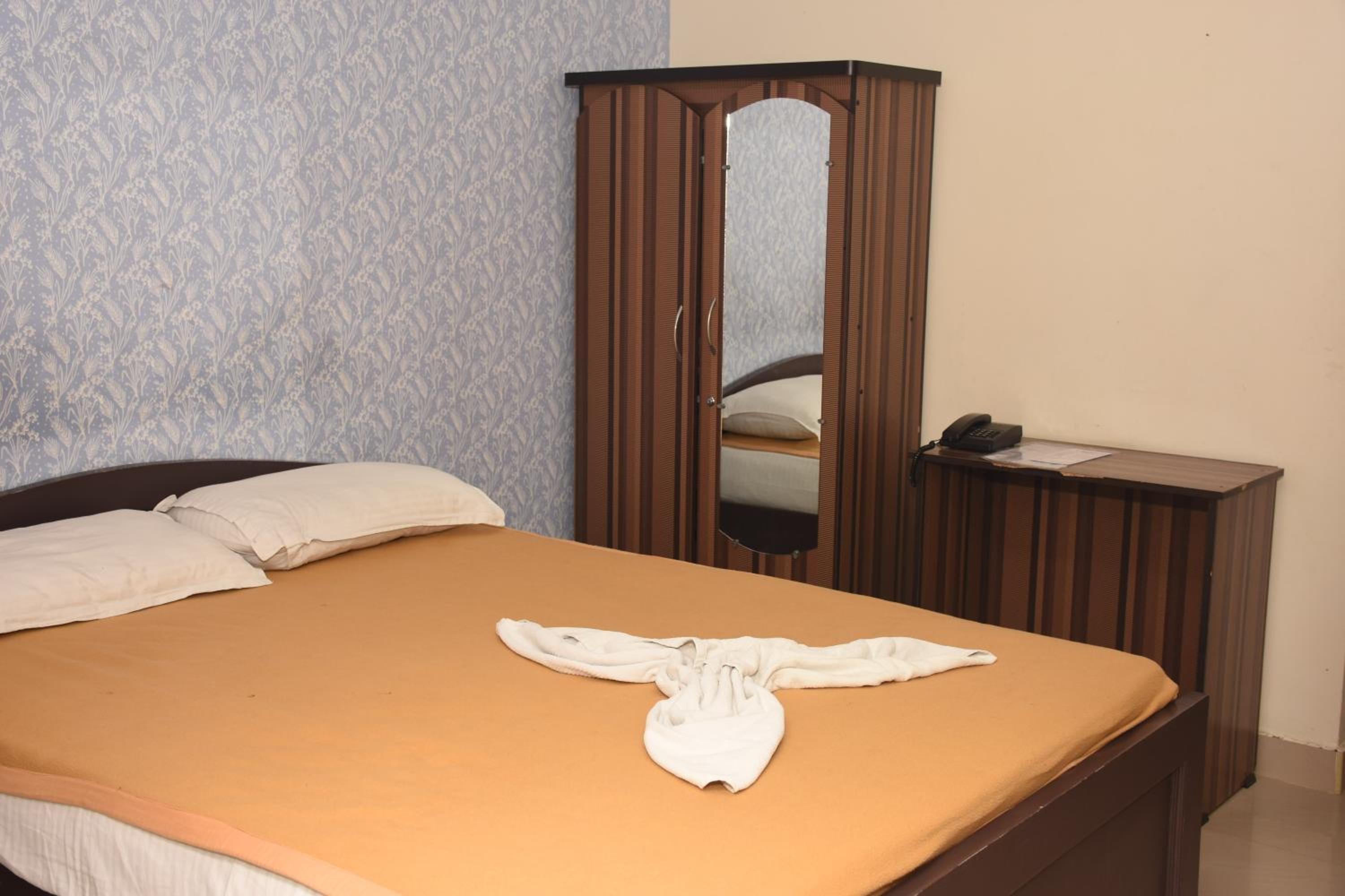 Deluxe Room - Photo 3