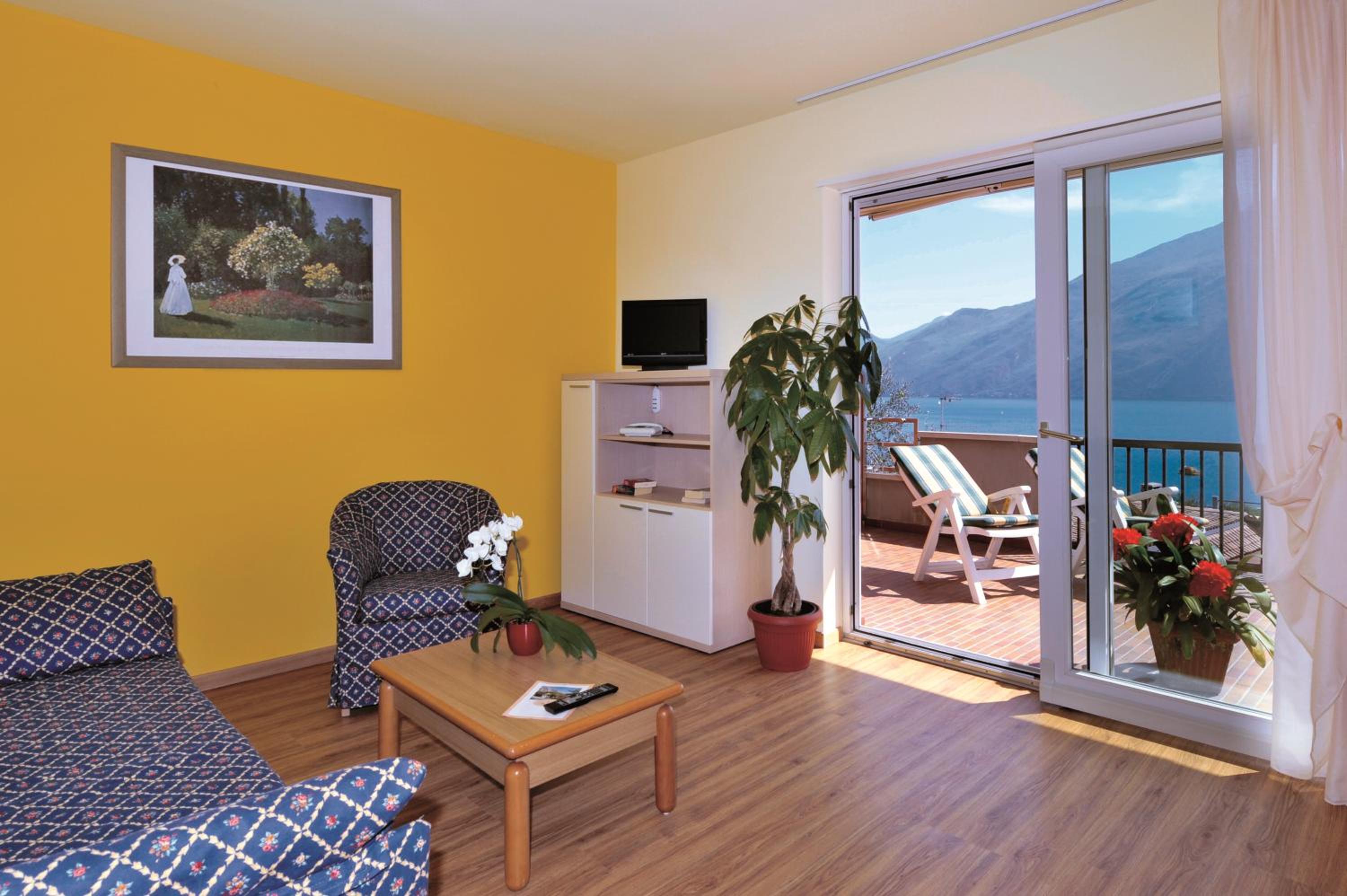 One-Bedroom Apartment photo 2