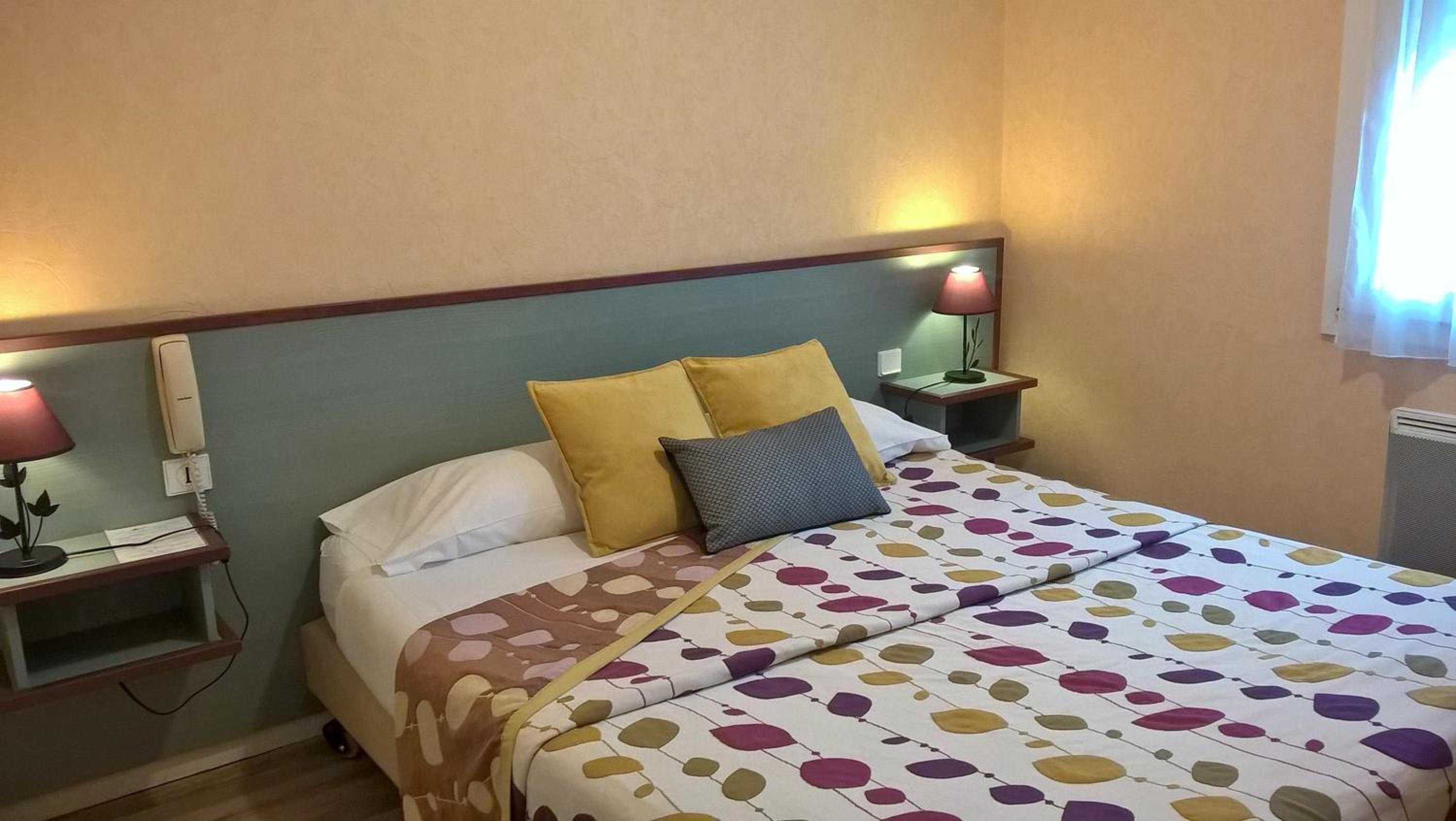 Double or Twin Room with Shower - Photo 2