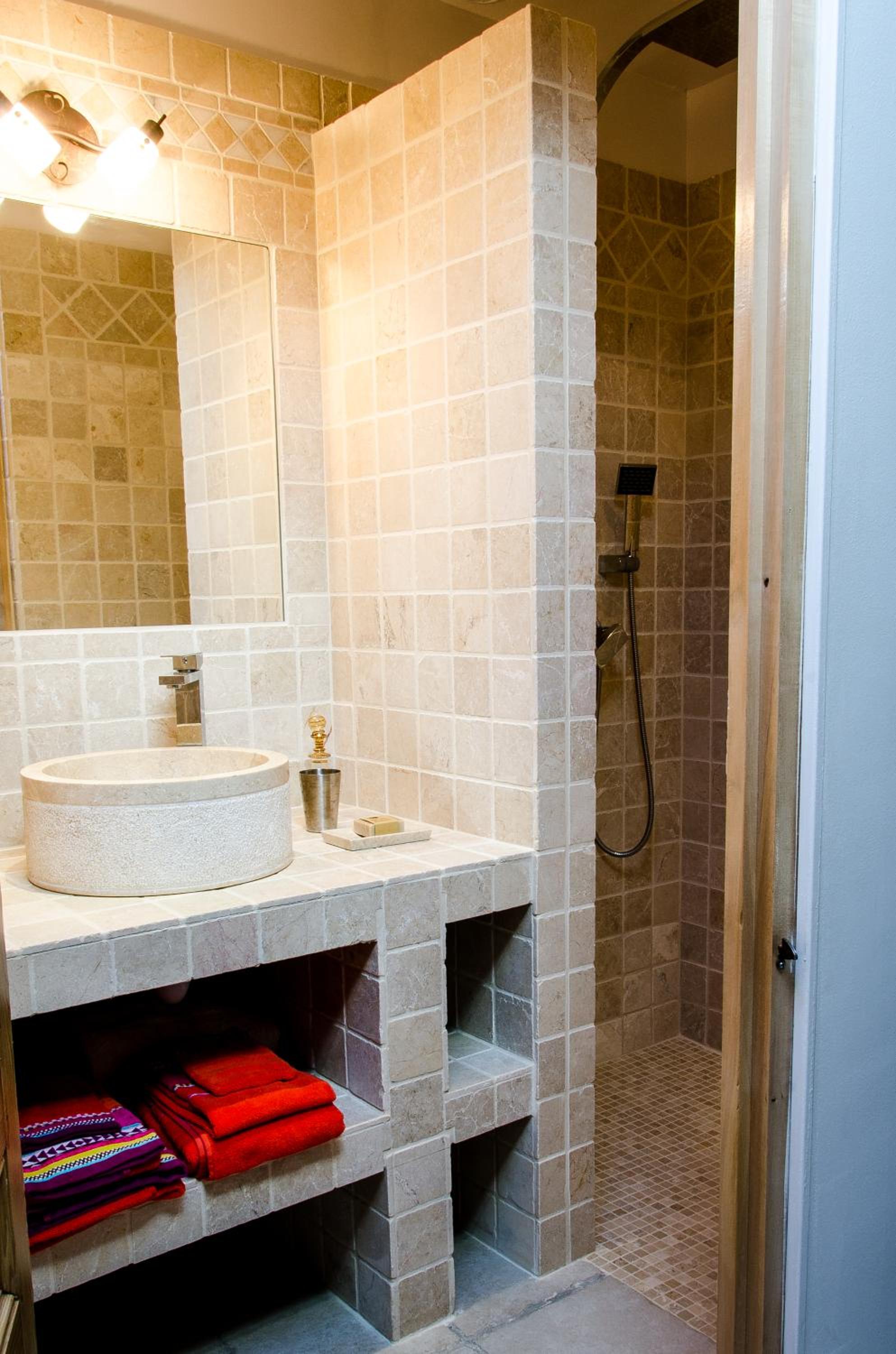 Deluxe Double Room (2 Adults + 1 Child) photo 1