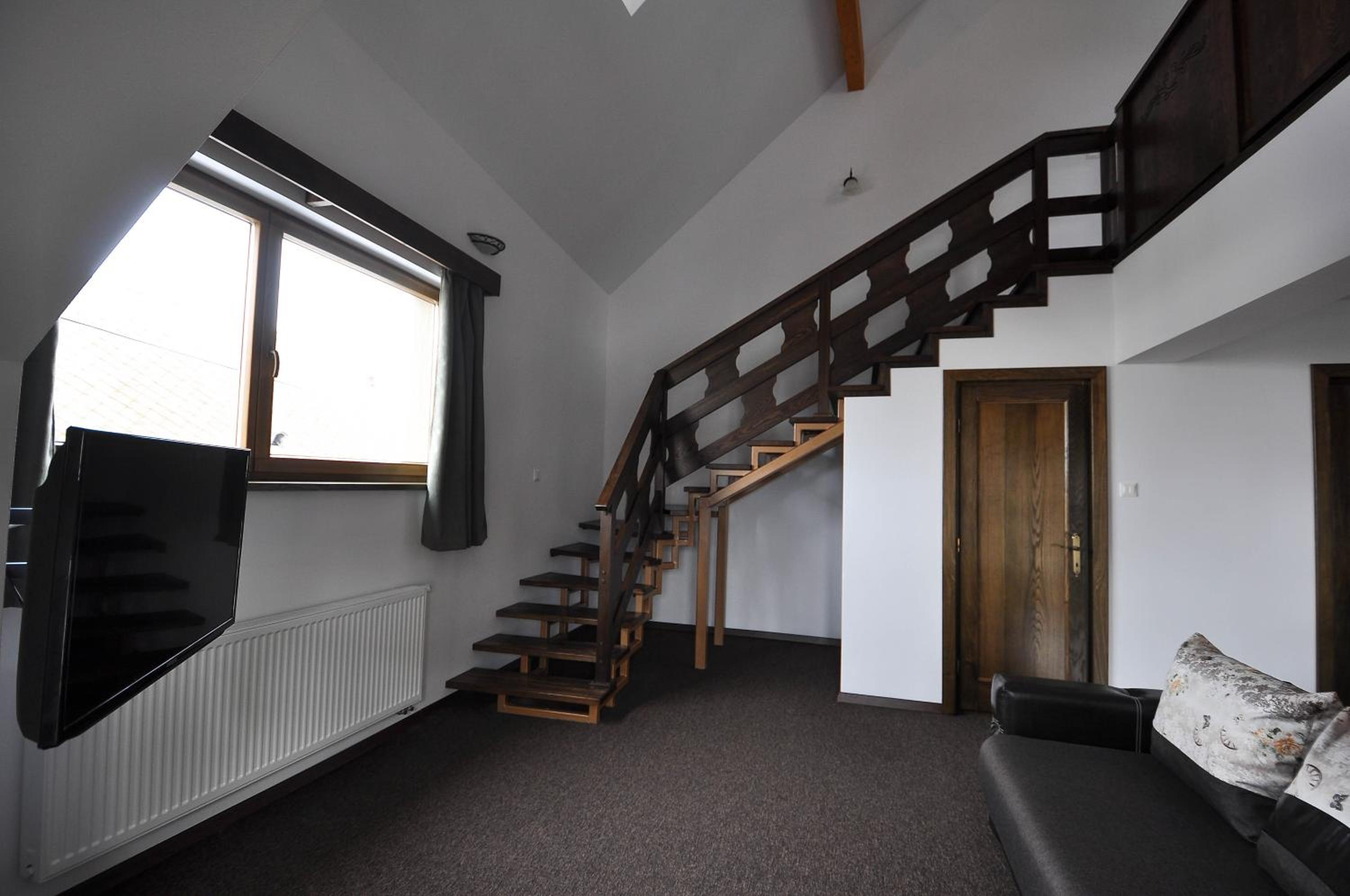 Studio Apartment - Photo 4