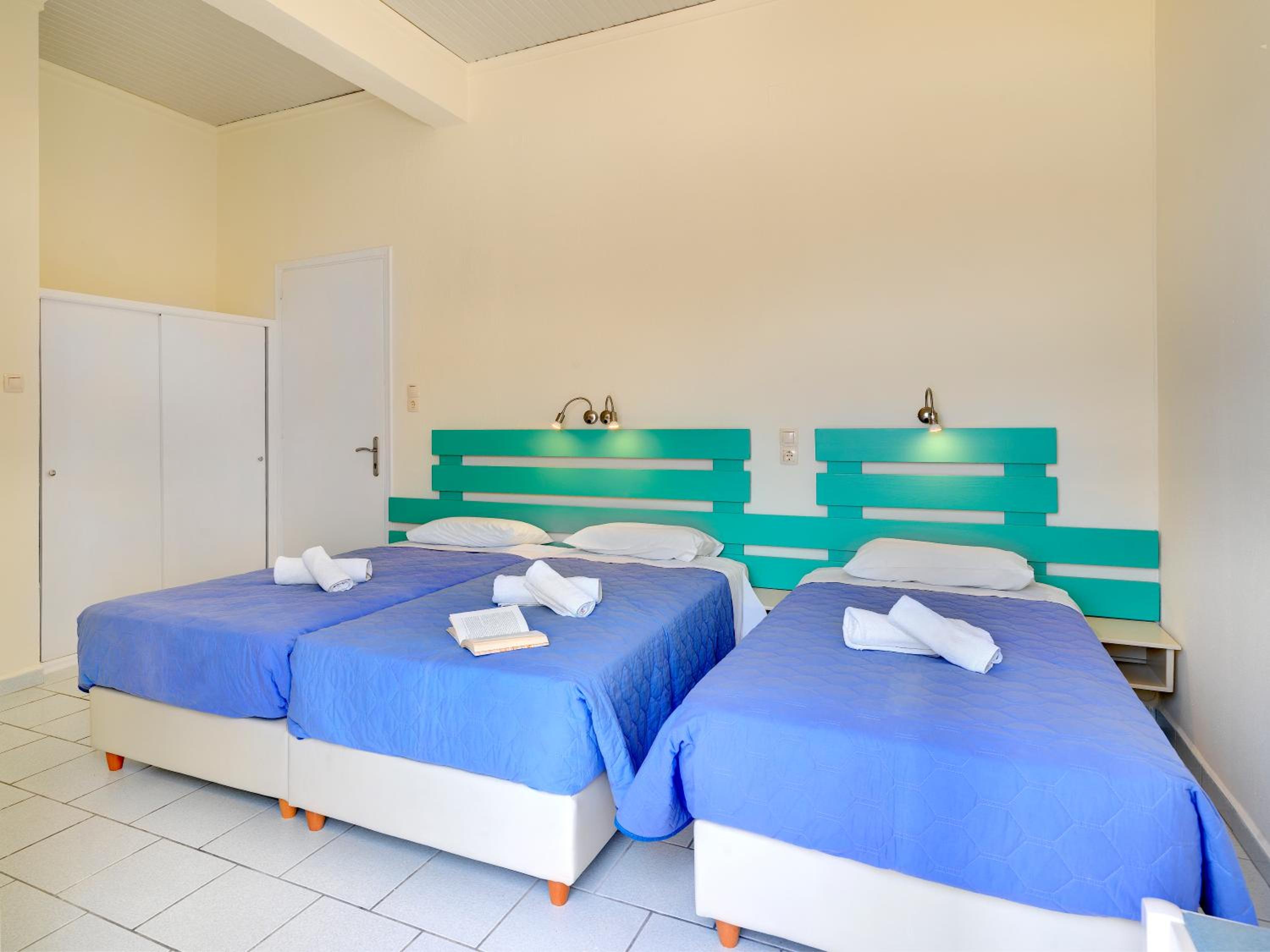 Comfortable Triple Room with Sea View photo 2