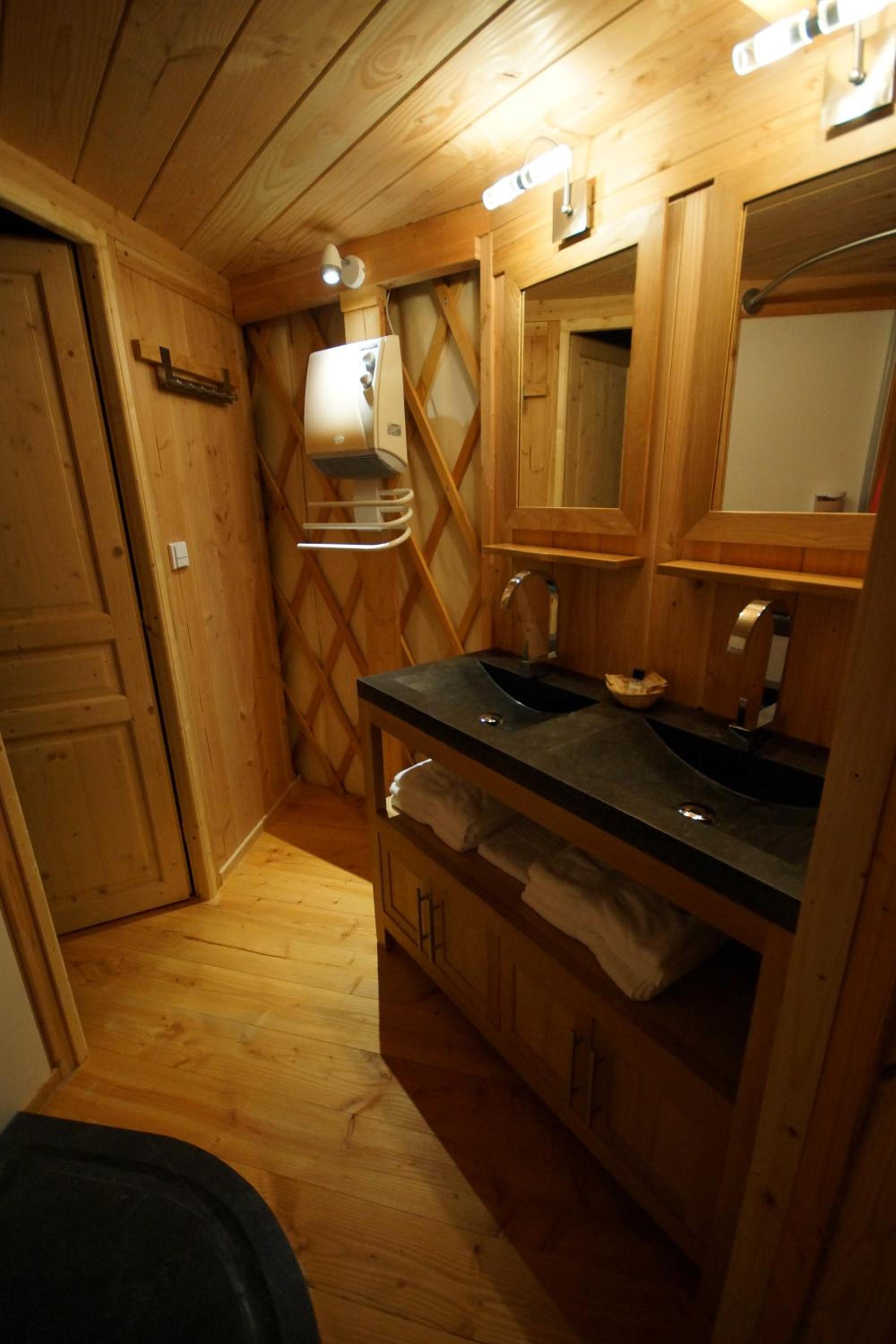 Yurt (4 Adults)