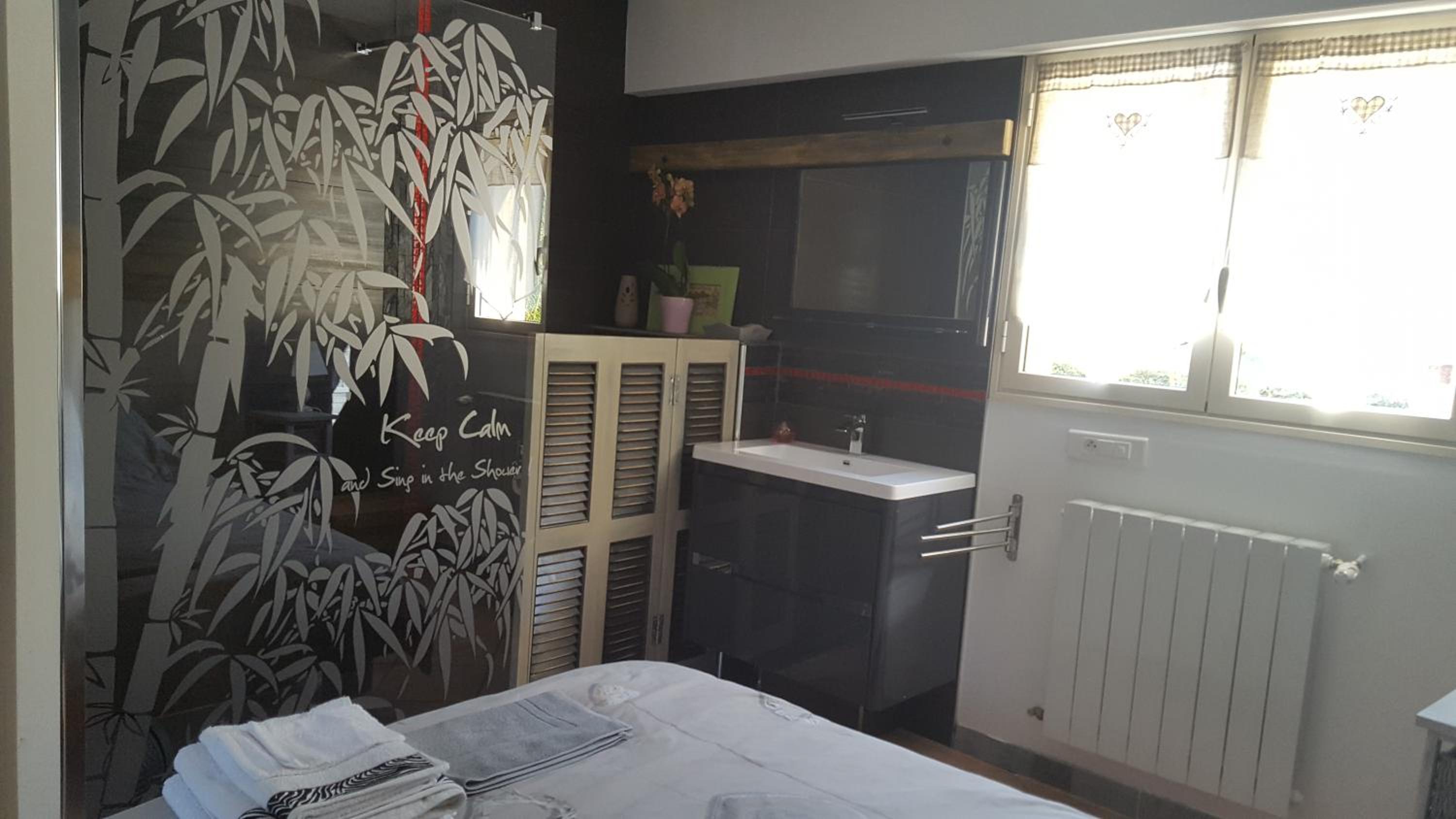 Double Room with Pool View - Photo 2