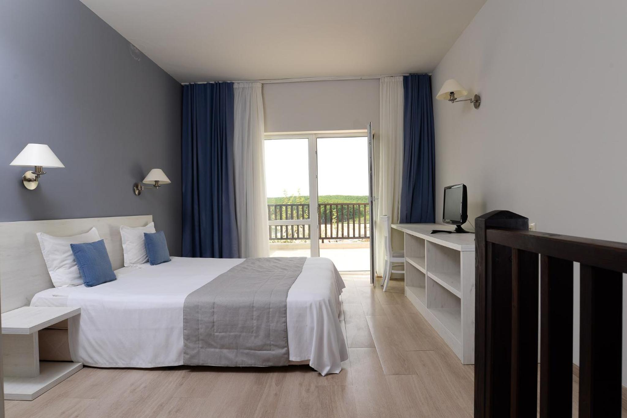 Junior Suite (2 Adults + 2 Children) photo 1