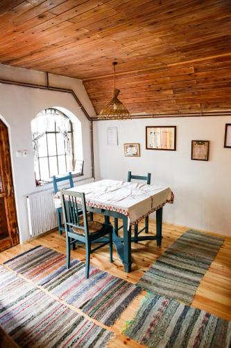 Apartment - Photo 2