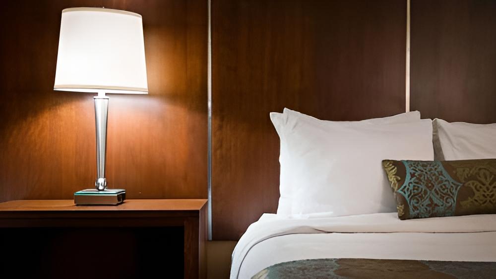 King Suite with Bath Tub - Disability Access/Non-Smoking photo 2