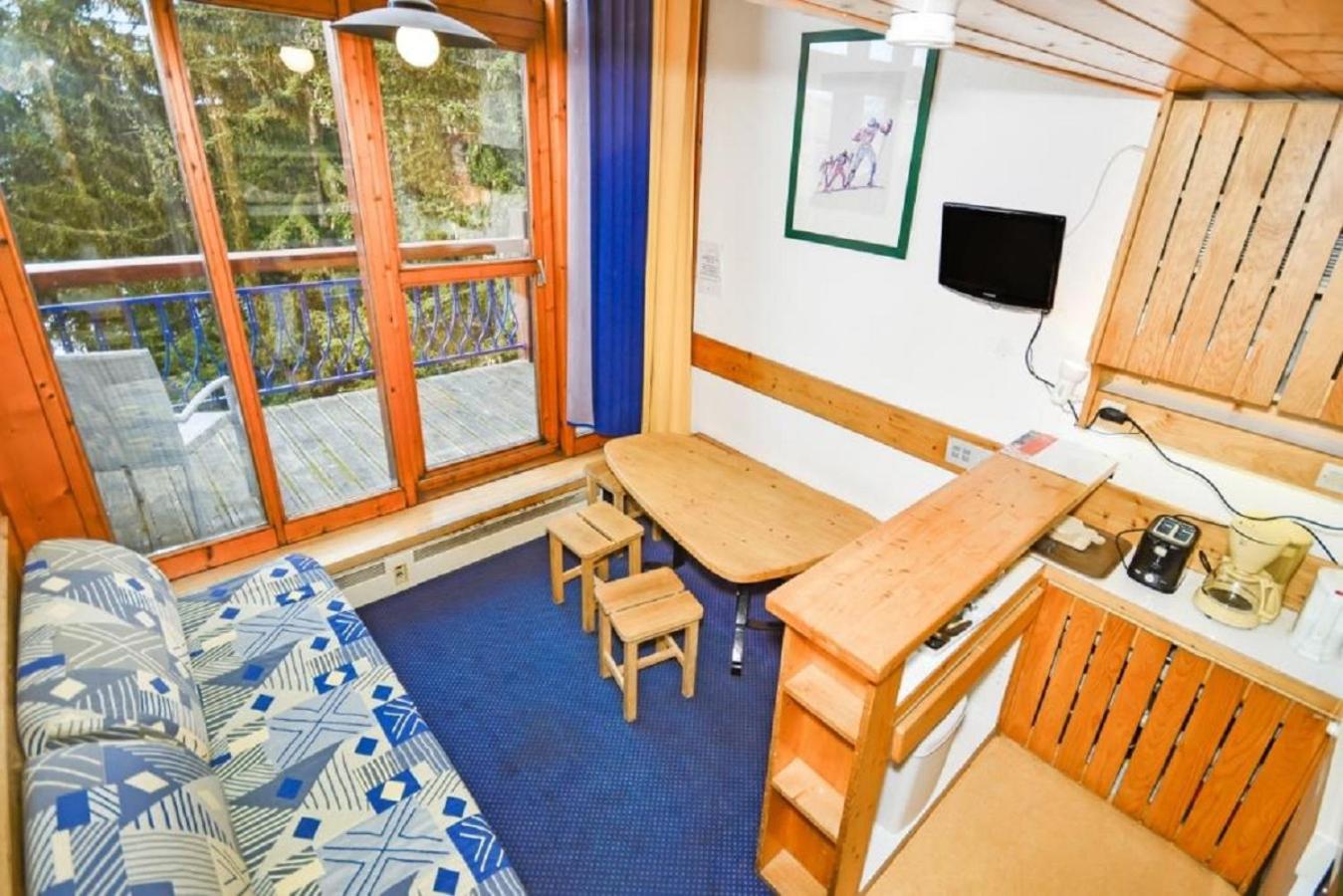 Budget Studio (5 People)