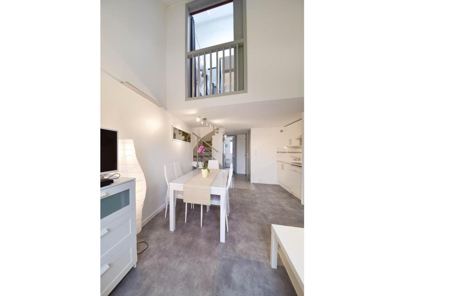 Prestige One-Bedroom Apartment (7 People) photo 2