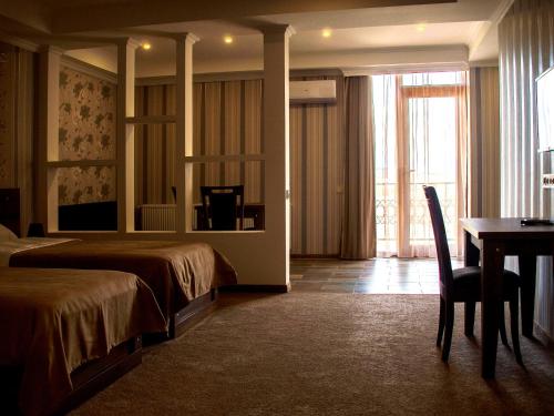Family Room photo 2