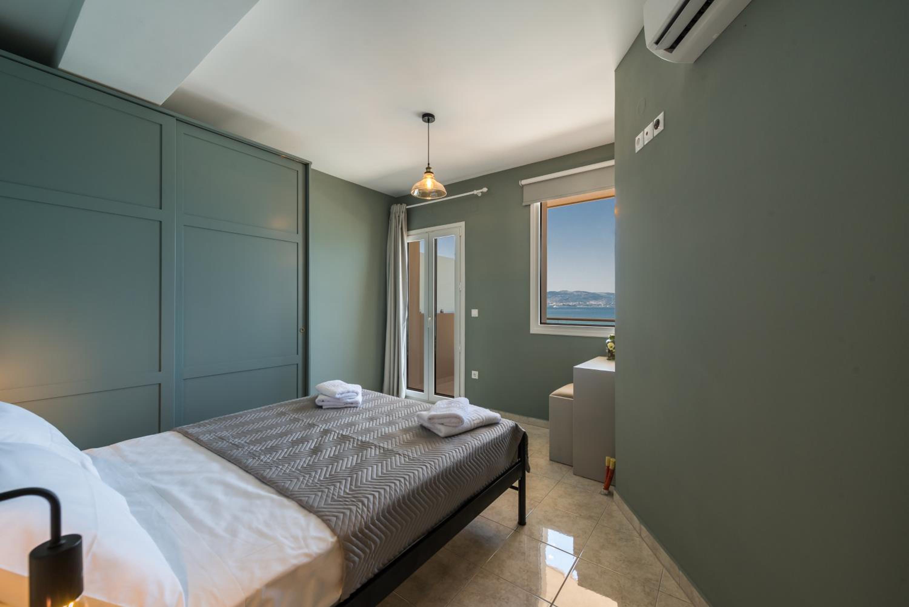 Apartment with Sea View - Photo 3
