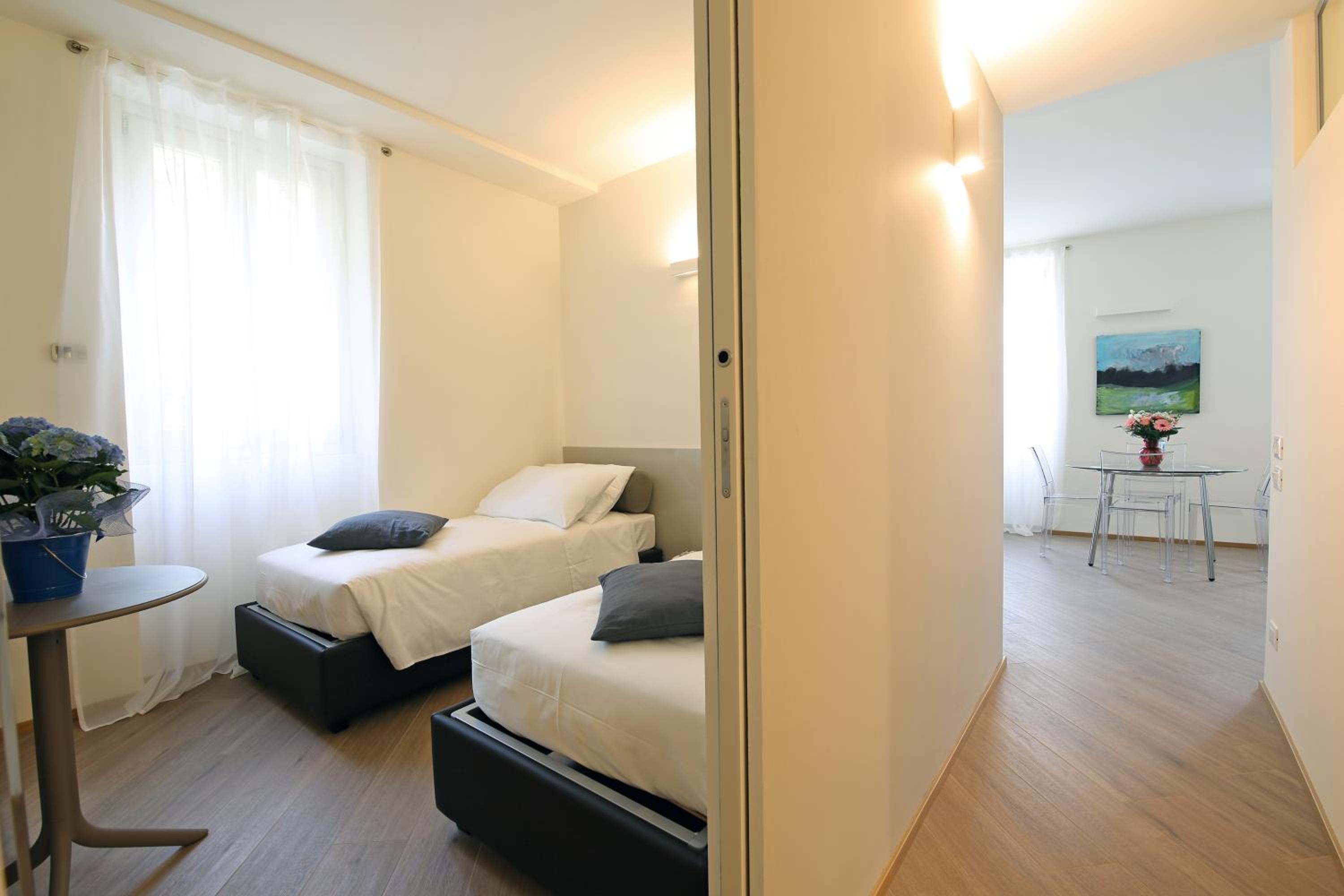Apartment with Lake View - Photo 8