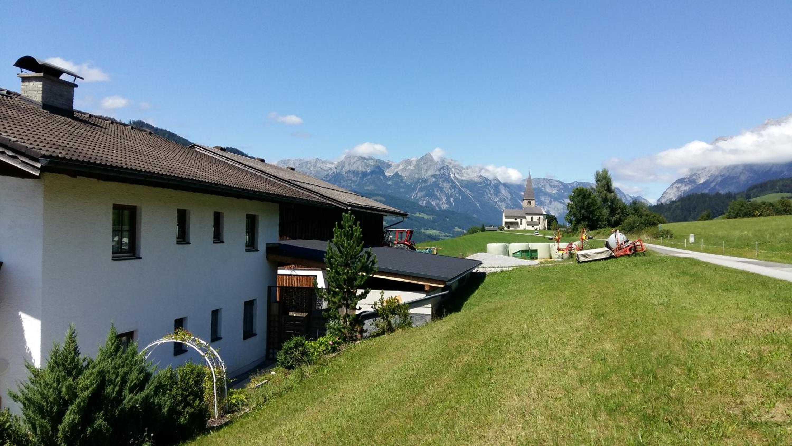Apartment with Mountain View