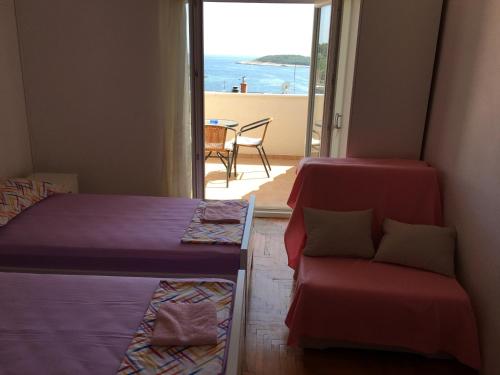 Deluxe Double Room with Balcony and Sea View - Photo 6