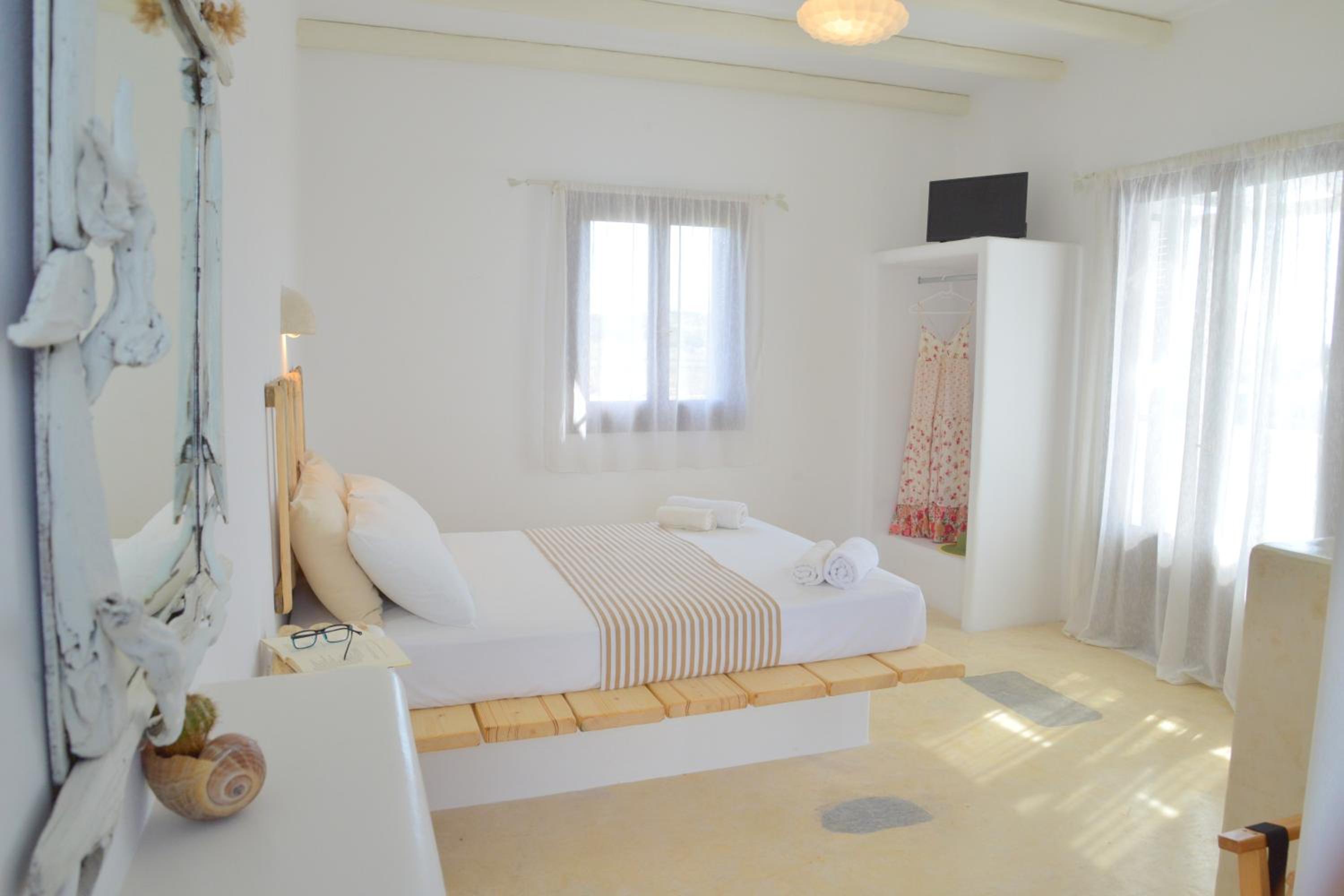 Queen Room with Balcony photo 2