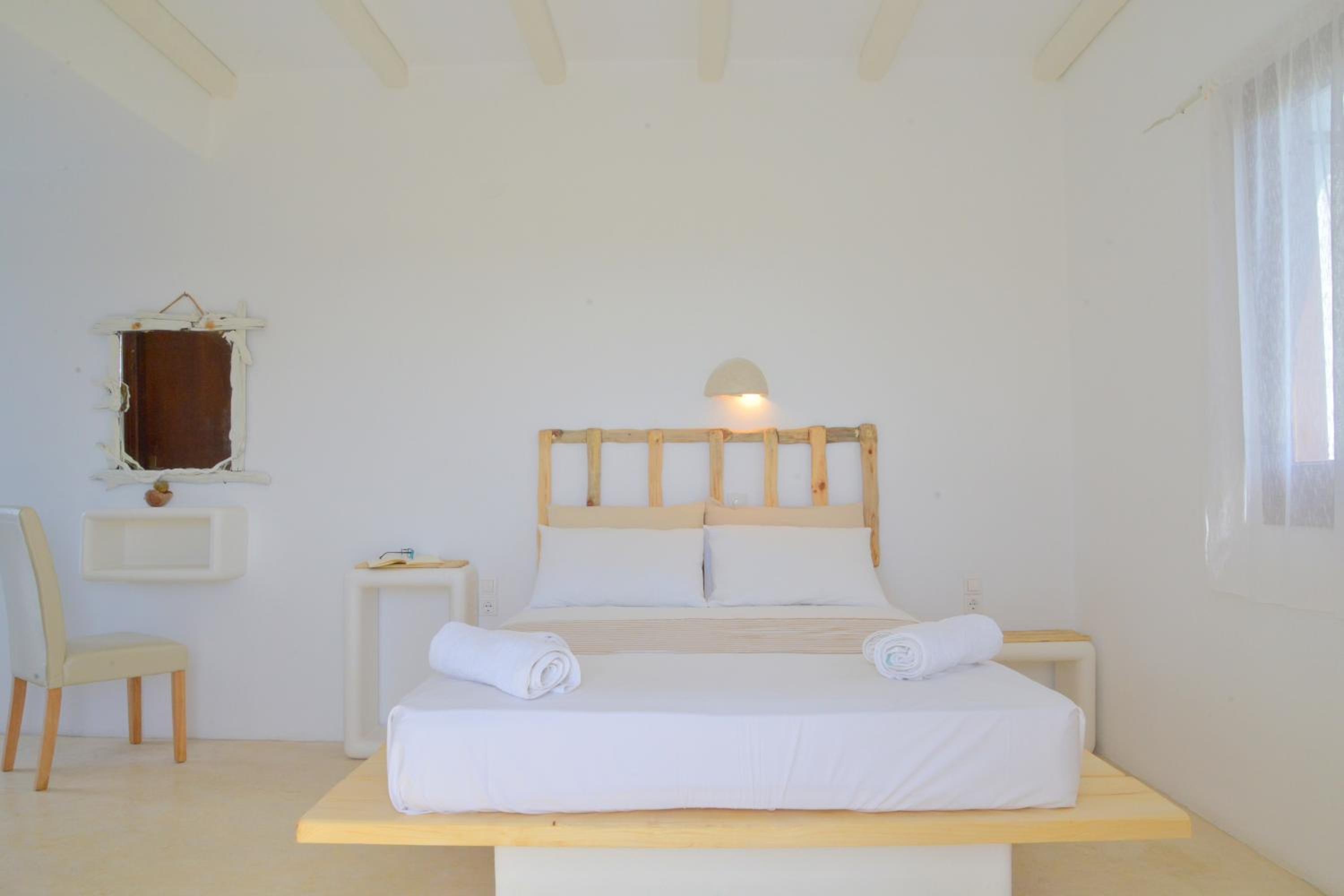 Queen Room with Balcony photo 1