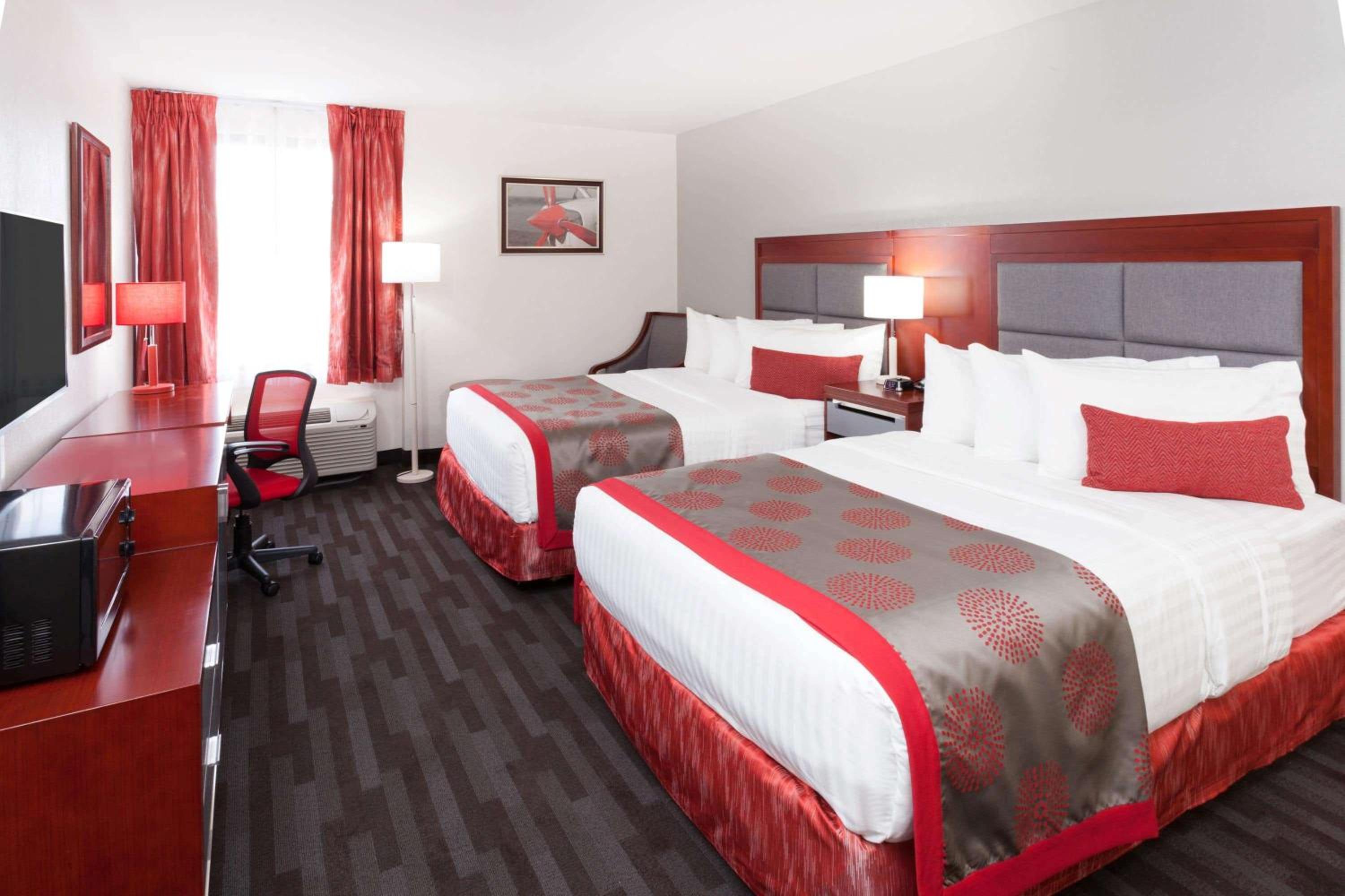 Double Room with Two Double Beds - Non-Smoking photo 1