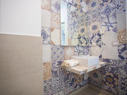 Standard Double or Twin Room - Photo 3