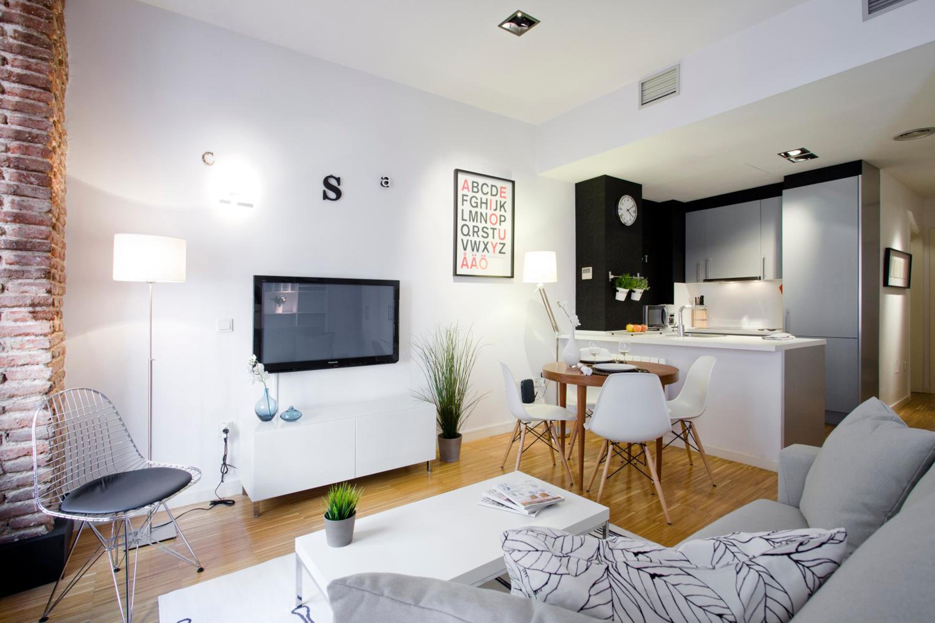 Apartment with Balcony photo 2
