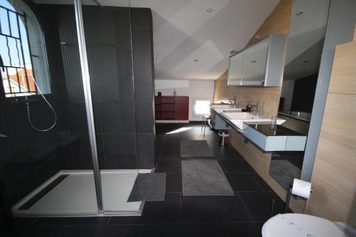 Deluxe Double Room with Bath photo 3