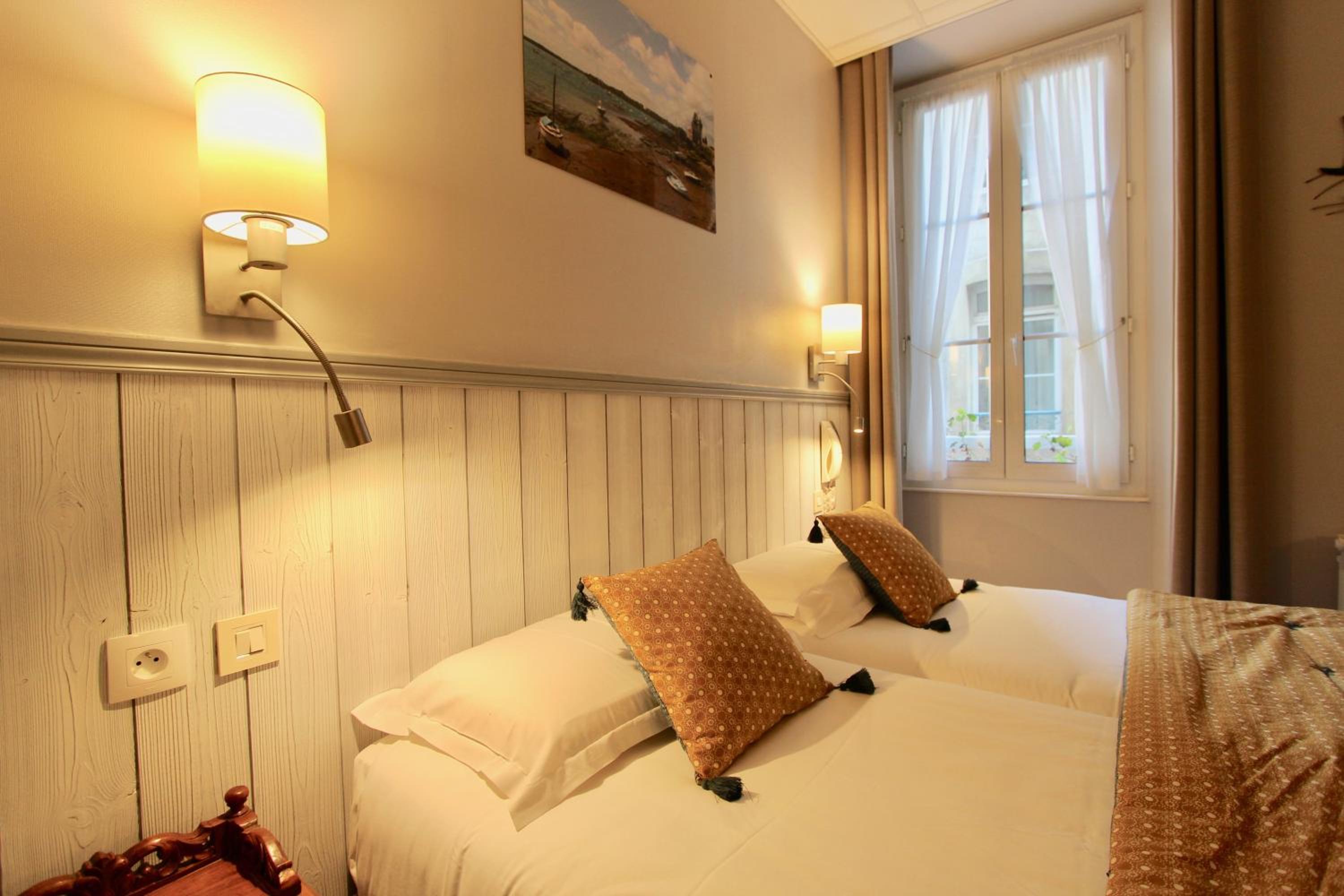 Superior Double or Twin Room photo 2